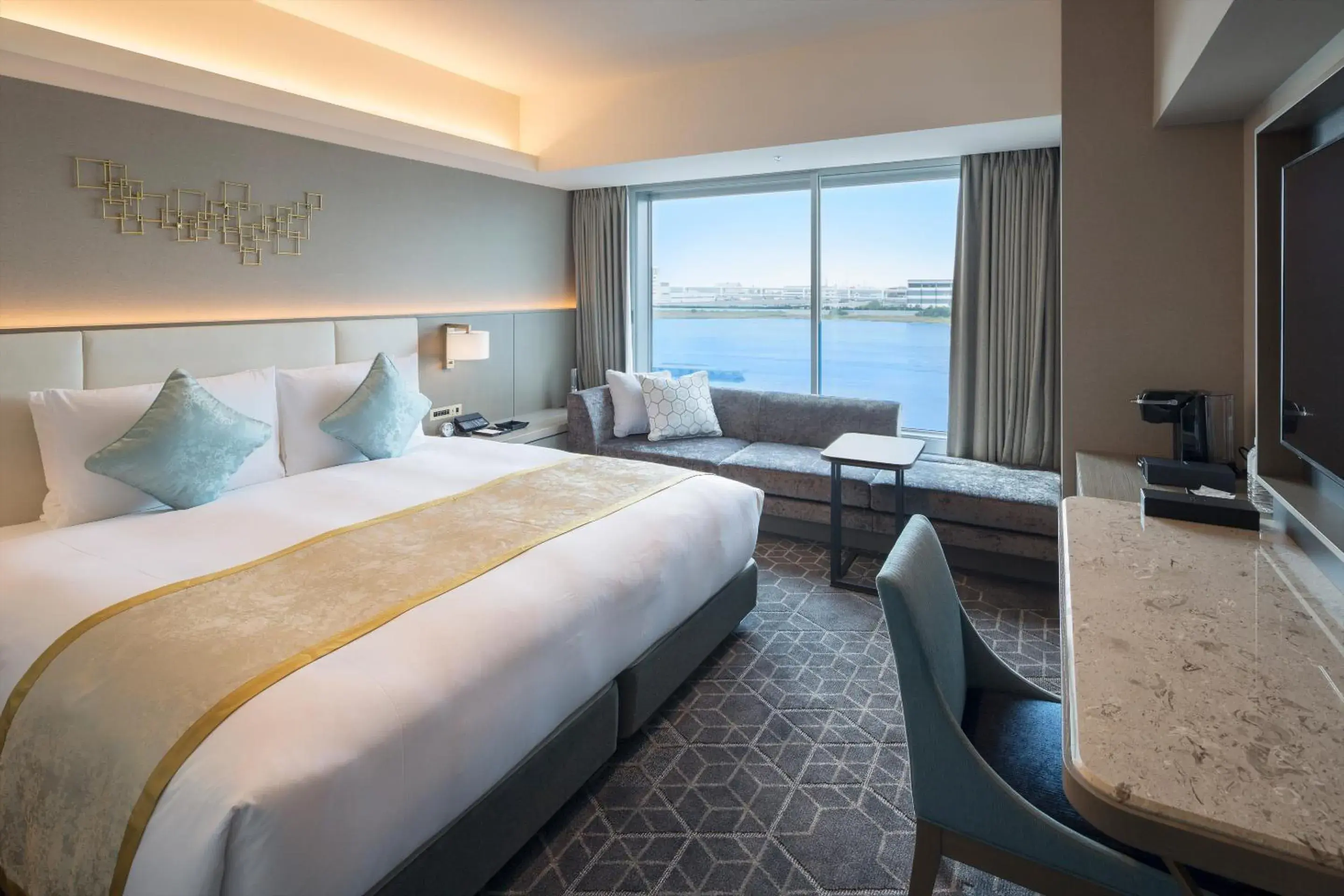 Deluxe King Room with River View - single occupancy - Non-Smoking in Villa Fontaine Premier Haneda Airport Deluxe King Room with River View - single occupancy - Non-Smoking in Villa Fontaine Premier Haneda Airport