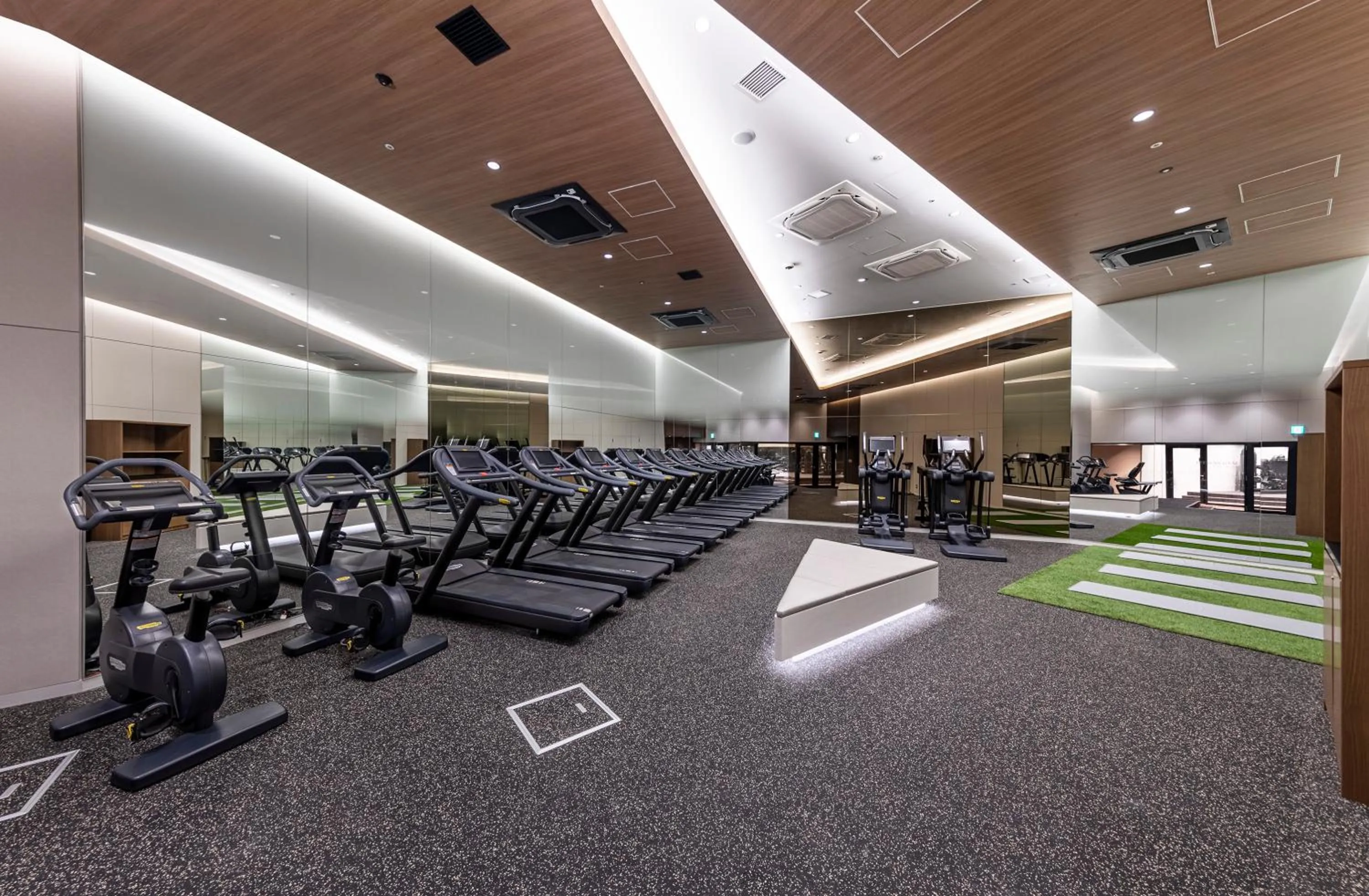Fitness centre/facilities in Villa Fontaine Premier Haneda Airport