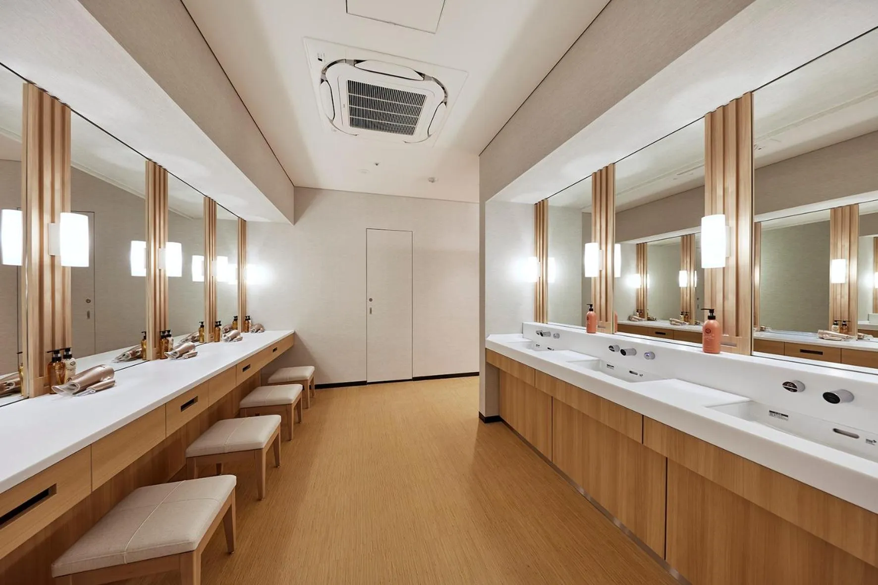 Hot Spring Bath in Villa Fontaine Premier Haneda Airport