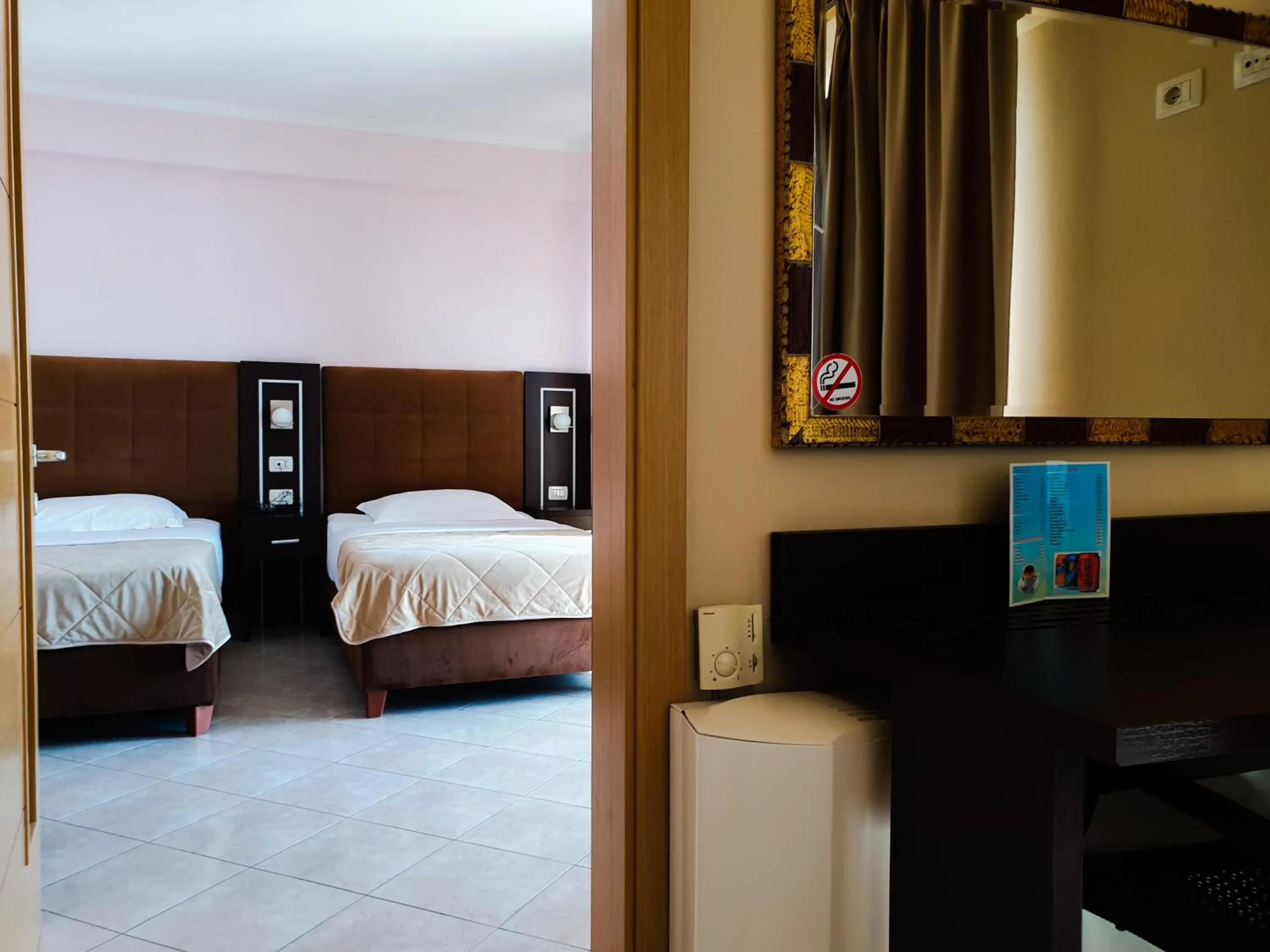 Shower, Bed in Hotel Nais Beach