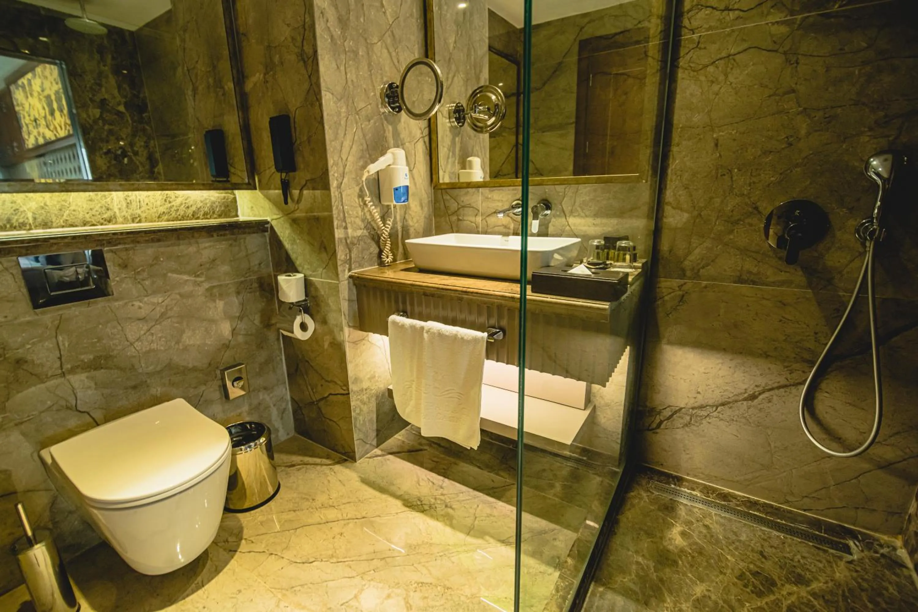 Shower in Lords Palace Hotel SPA Casino