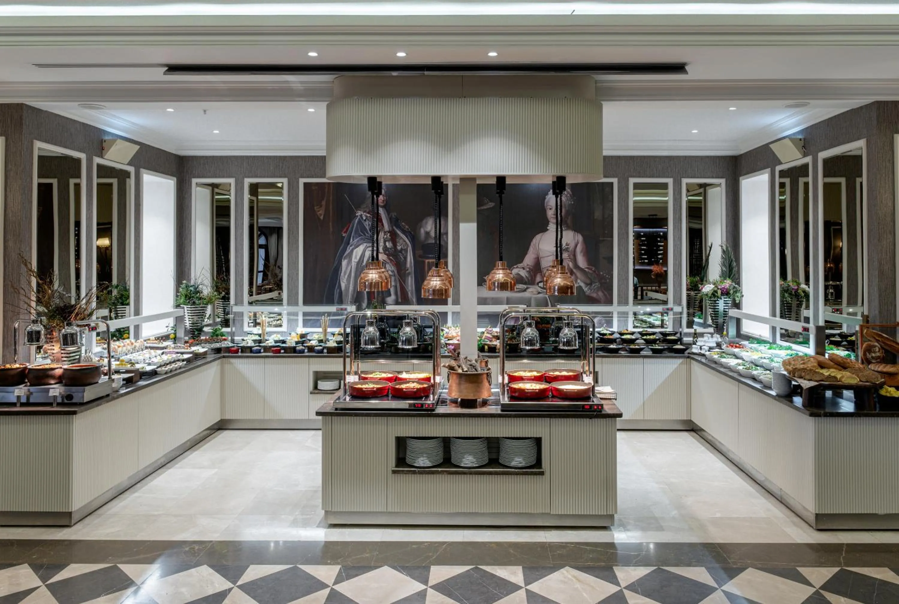 Restaurant/places to eat in Lords Palace Hotel SPA Casino