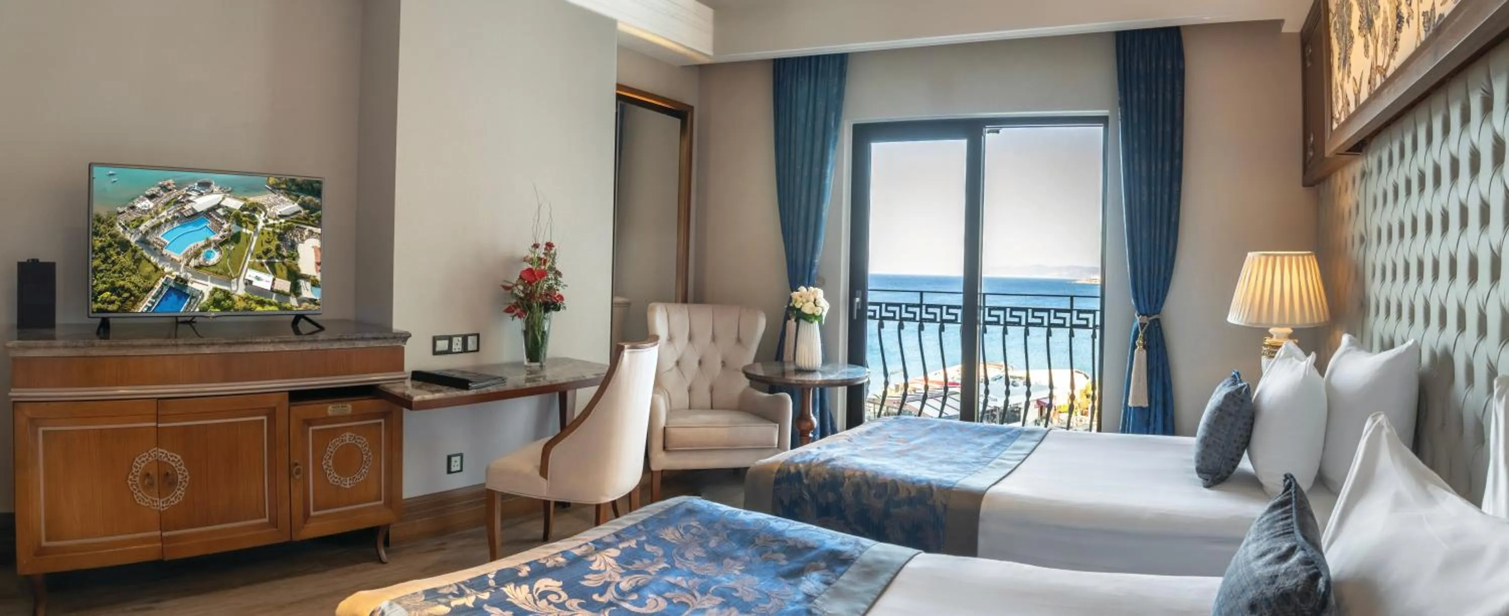 Photo of the whole room, Bed in Lords Palace Hotel SPA Casino