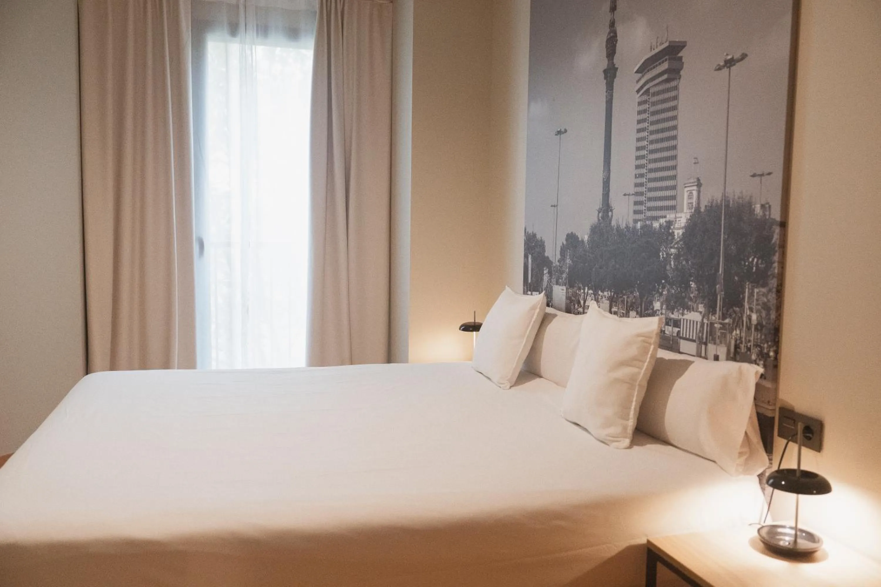 Bed in Apartments Hotel Sant Pau