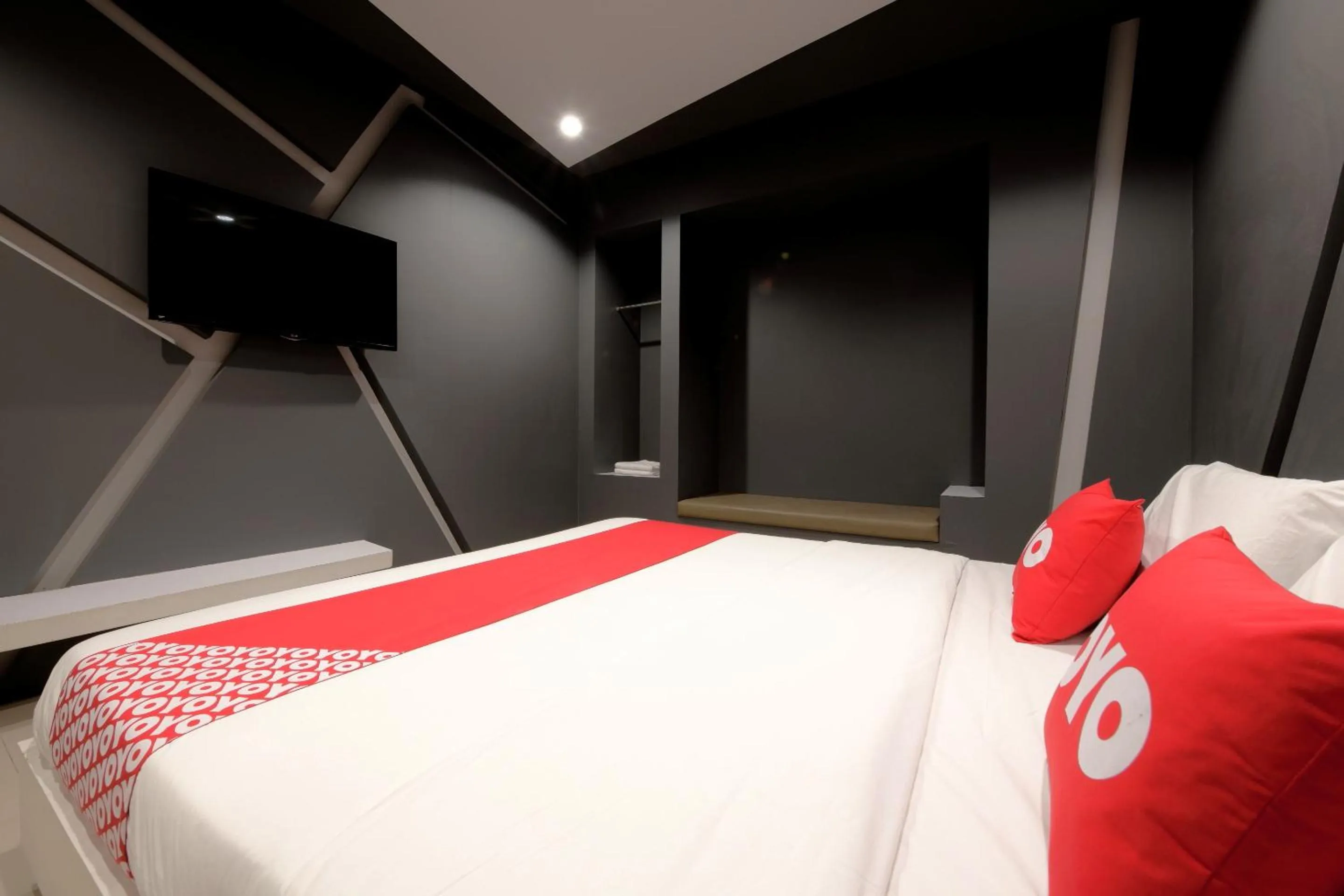 Bedroom, Bed in Sriracha Hotel And Spa