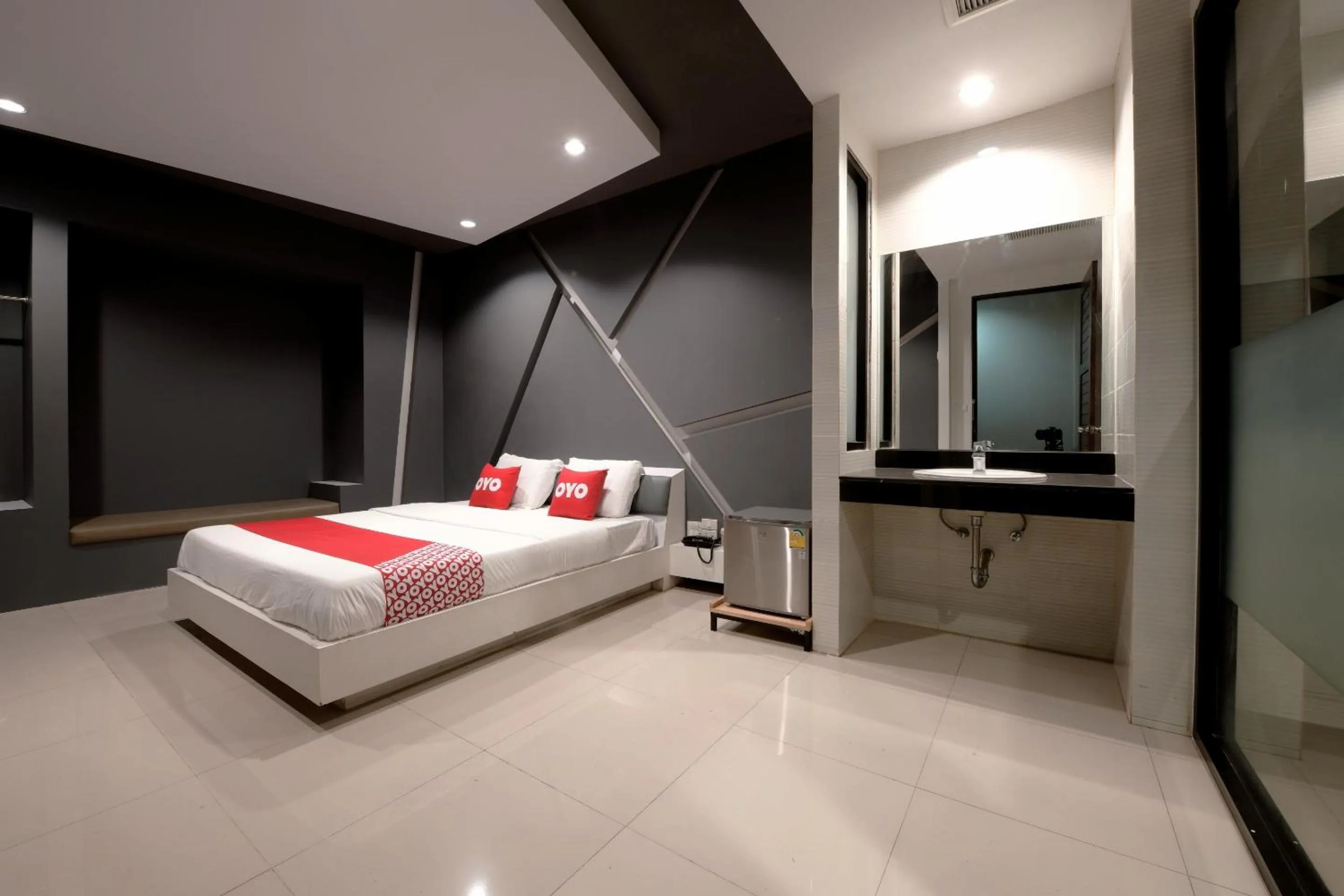 Bedroom, Bed in Sriracha Hotel And Spa