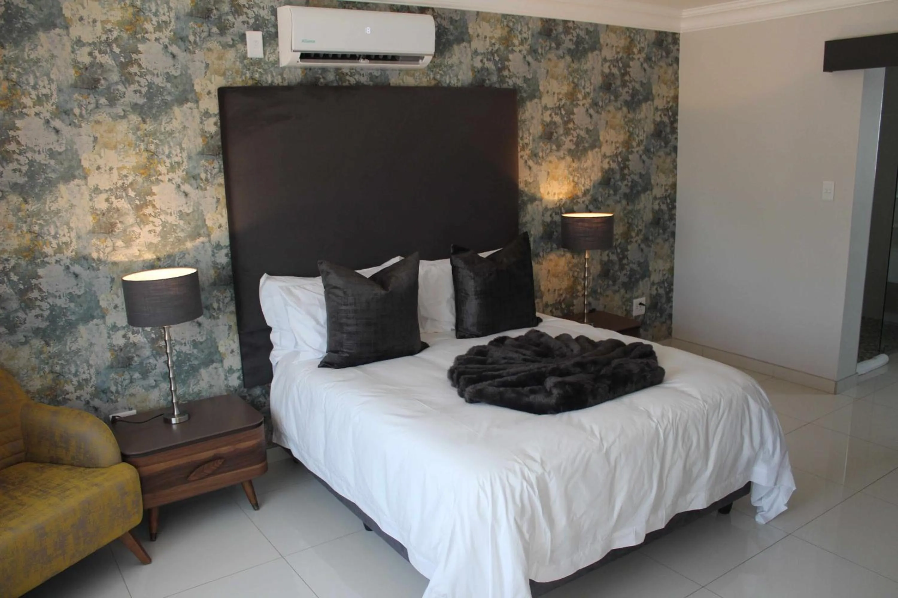 Bed in Prisatt Boutique Hotel