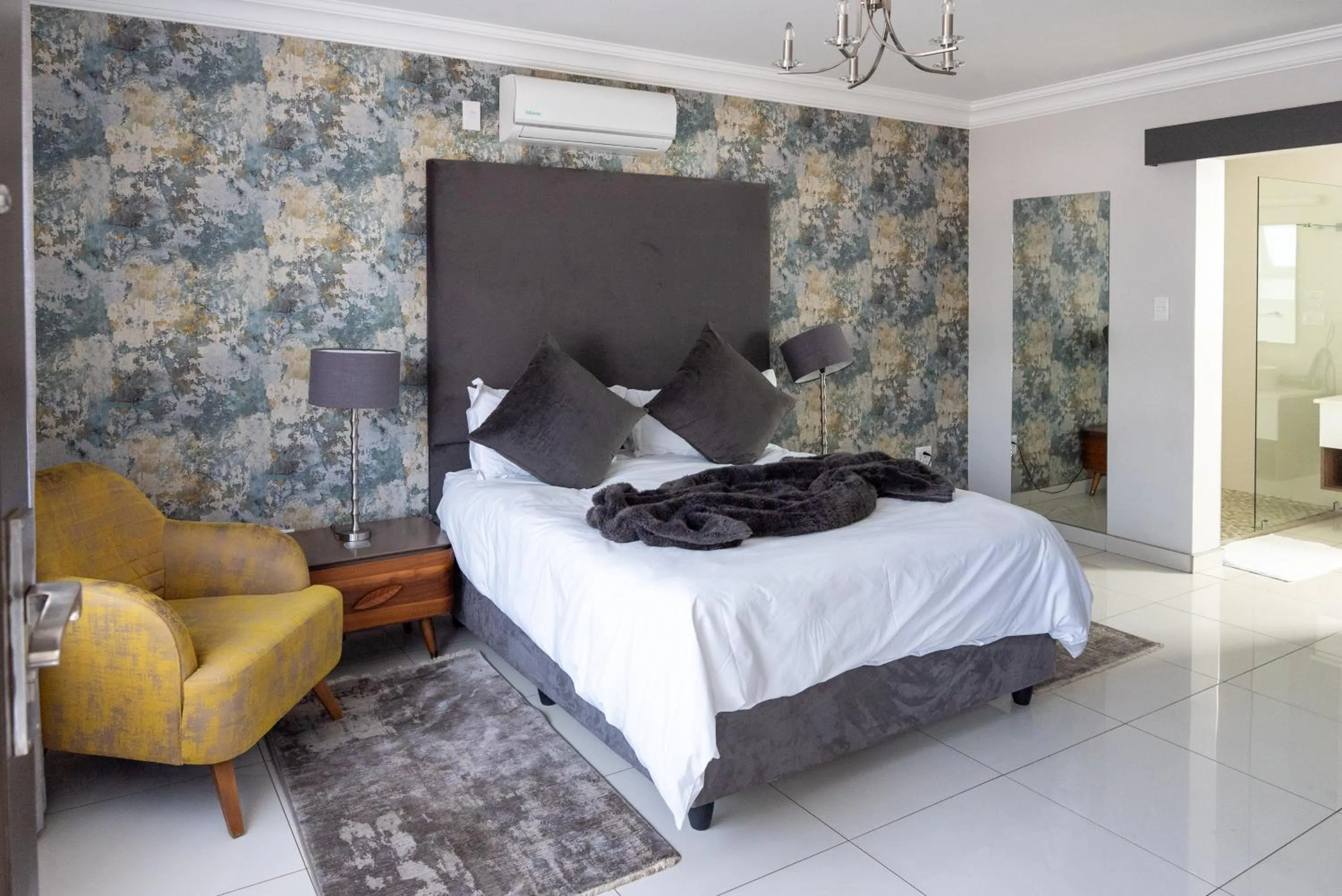 Bed in Prisatt Boutique Hotel