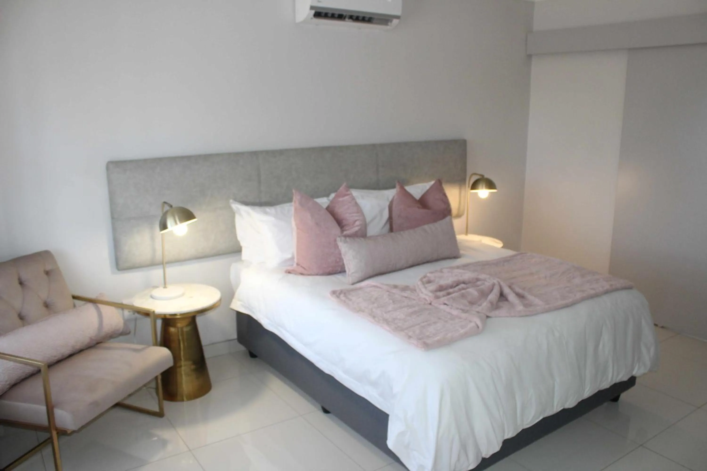 Bed in Prisatt Boutique Hotel