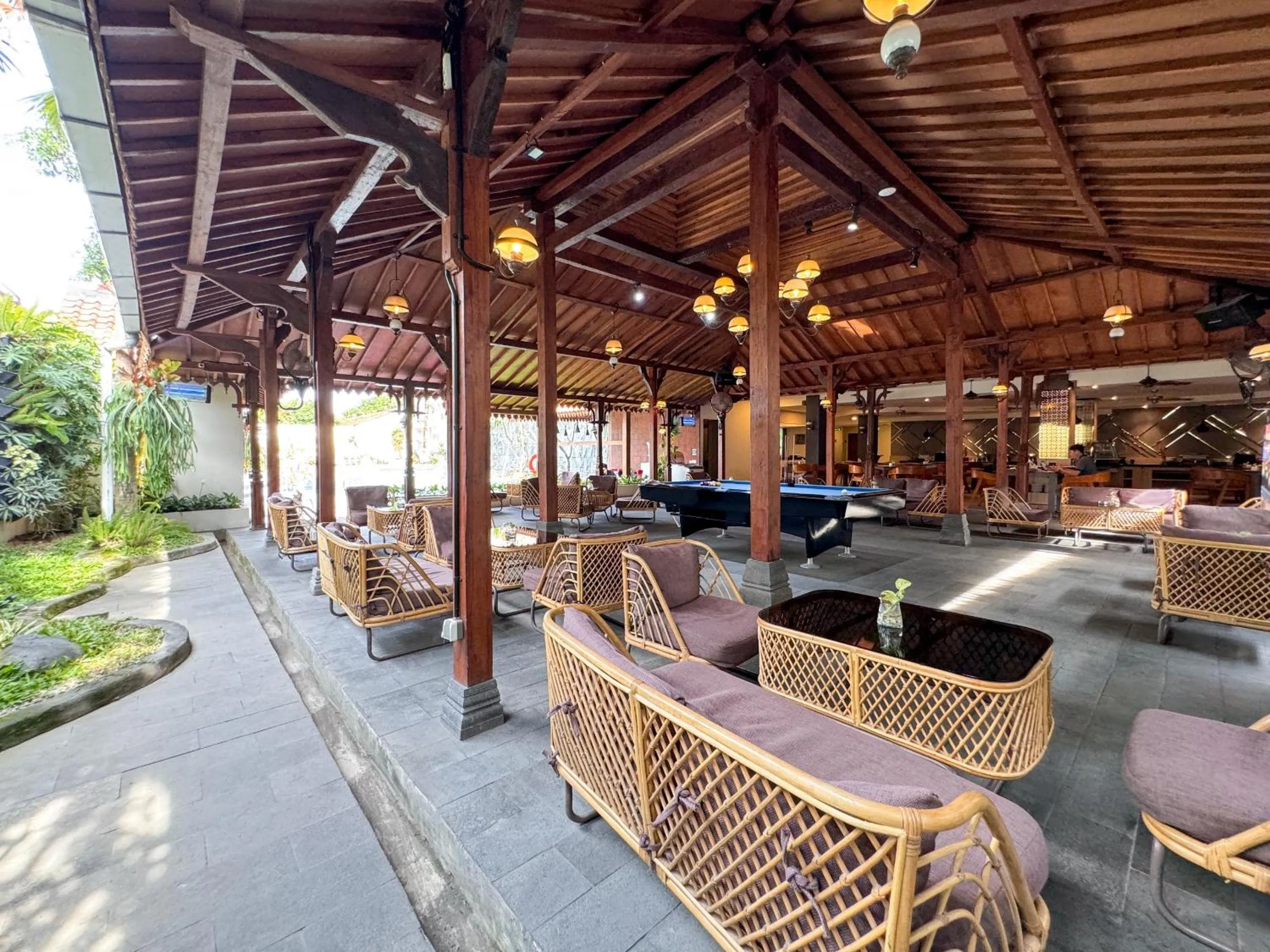 Restaurant/places to eat in Aveon Hotel Yogyakarta by Daphna Management