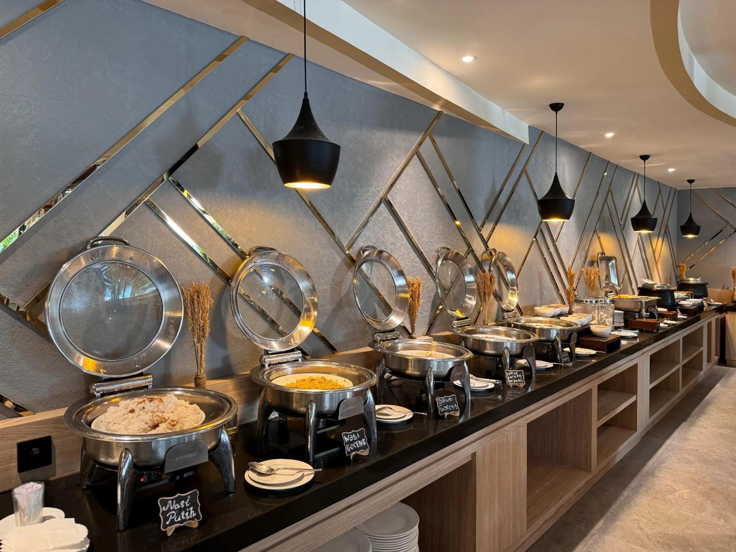 Breakfast in Aveon Hotel Yogyakarta by Daphna Management