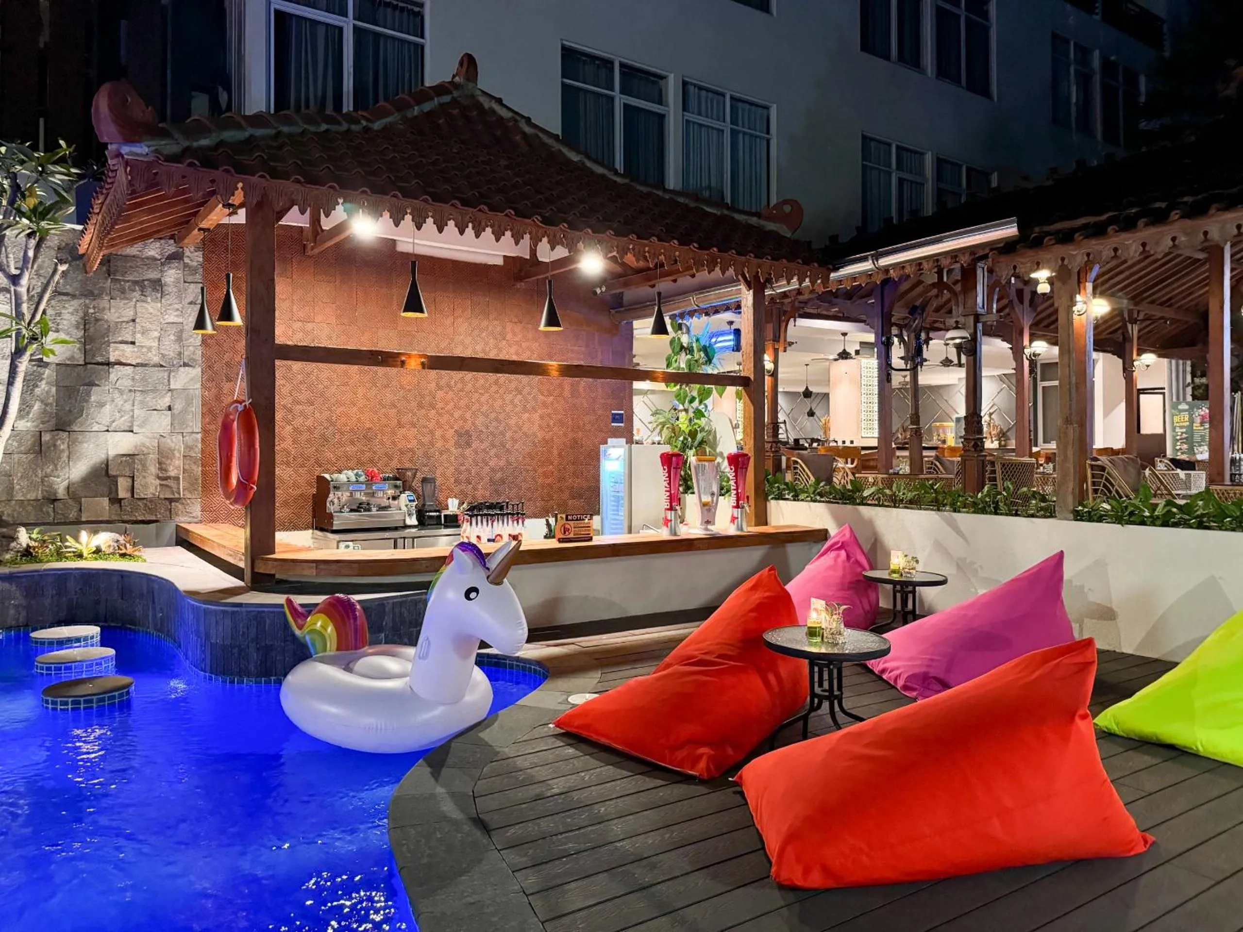 Lounge or bar in Aveon Hotel Yogyakarta by Daphna Management