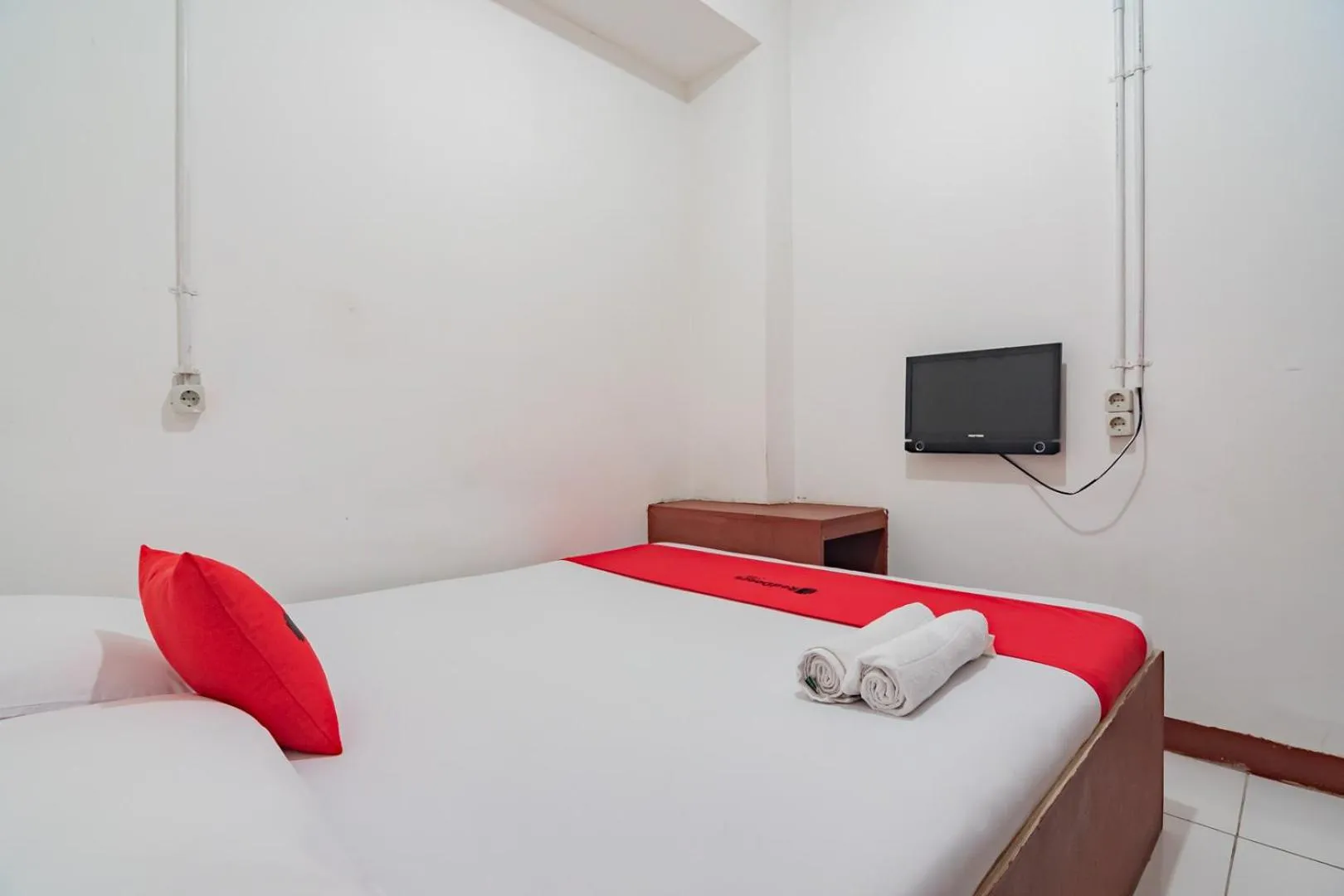 Bed in RedDoorz near Riau Junction Mall 2
