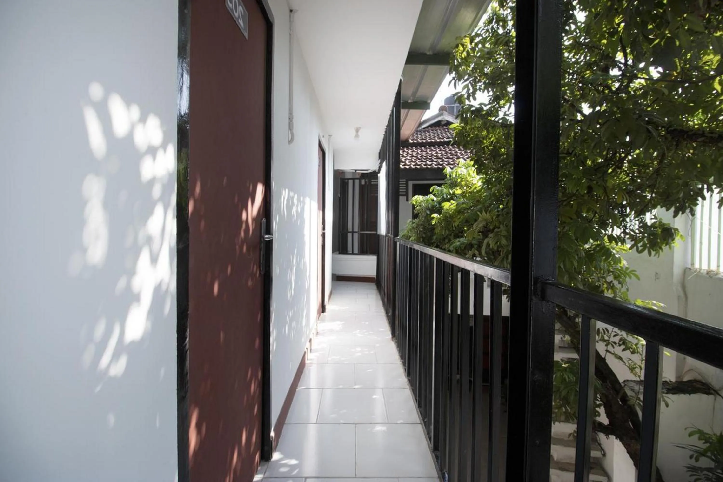 RedDoorz near Riau Junction Mall 2