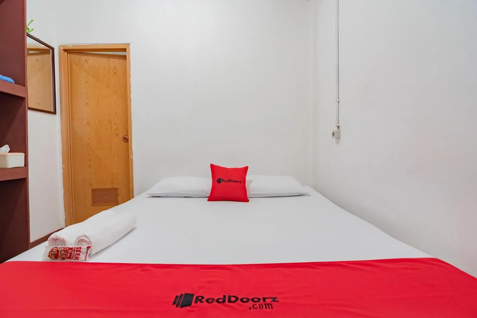 Bed in RedDoorz near Riau Junction Mall 2