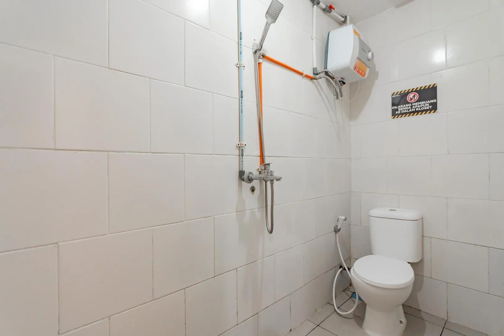 RedDoorz near Riau Junction Mall 2