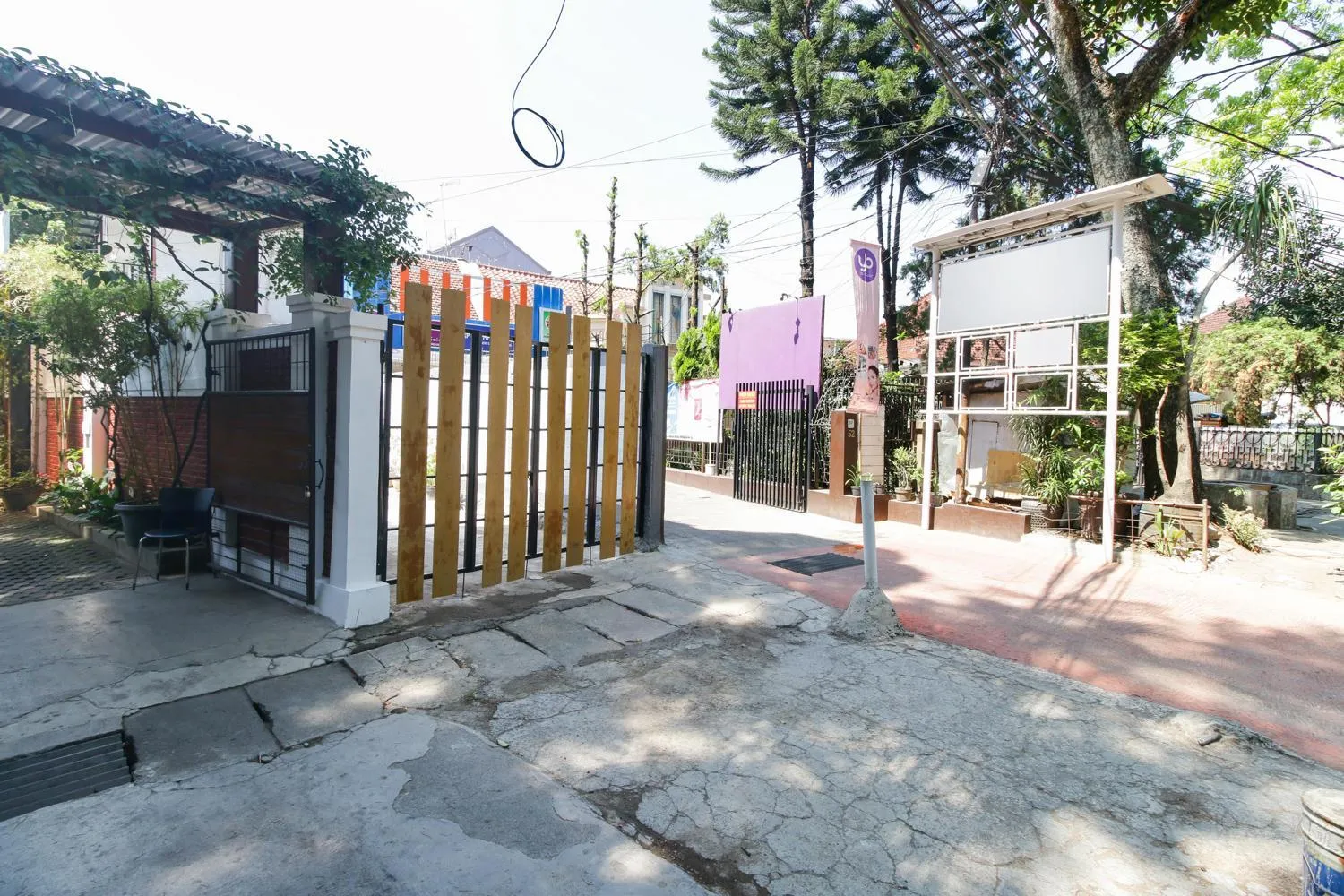 Facade/entrance in RedDoorz near Riau Junction Mall 2