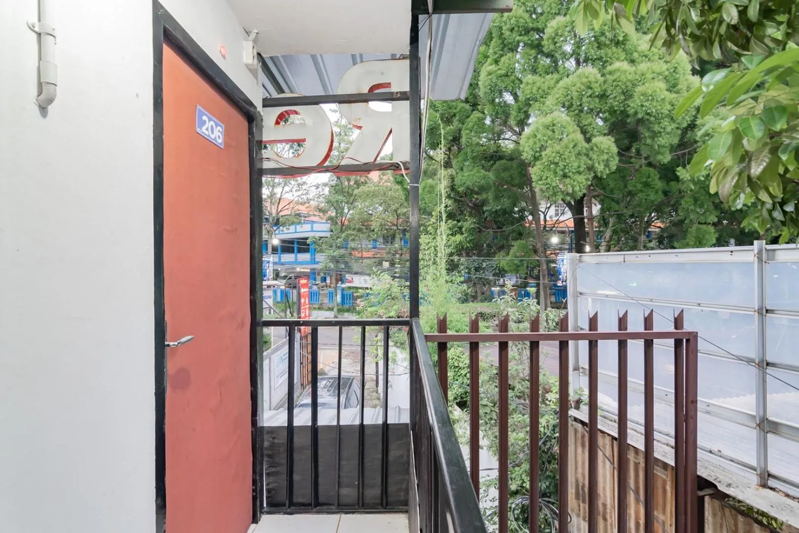 RedDoorz near Riau Junction Mall 2