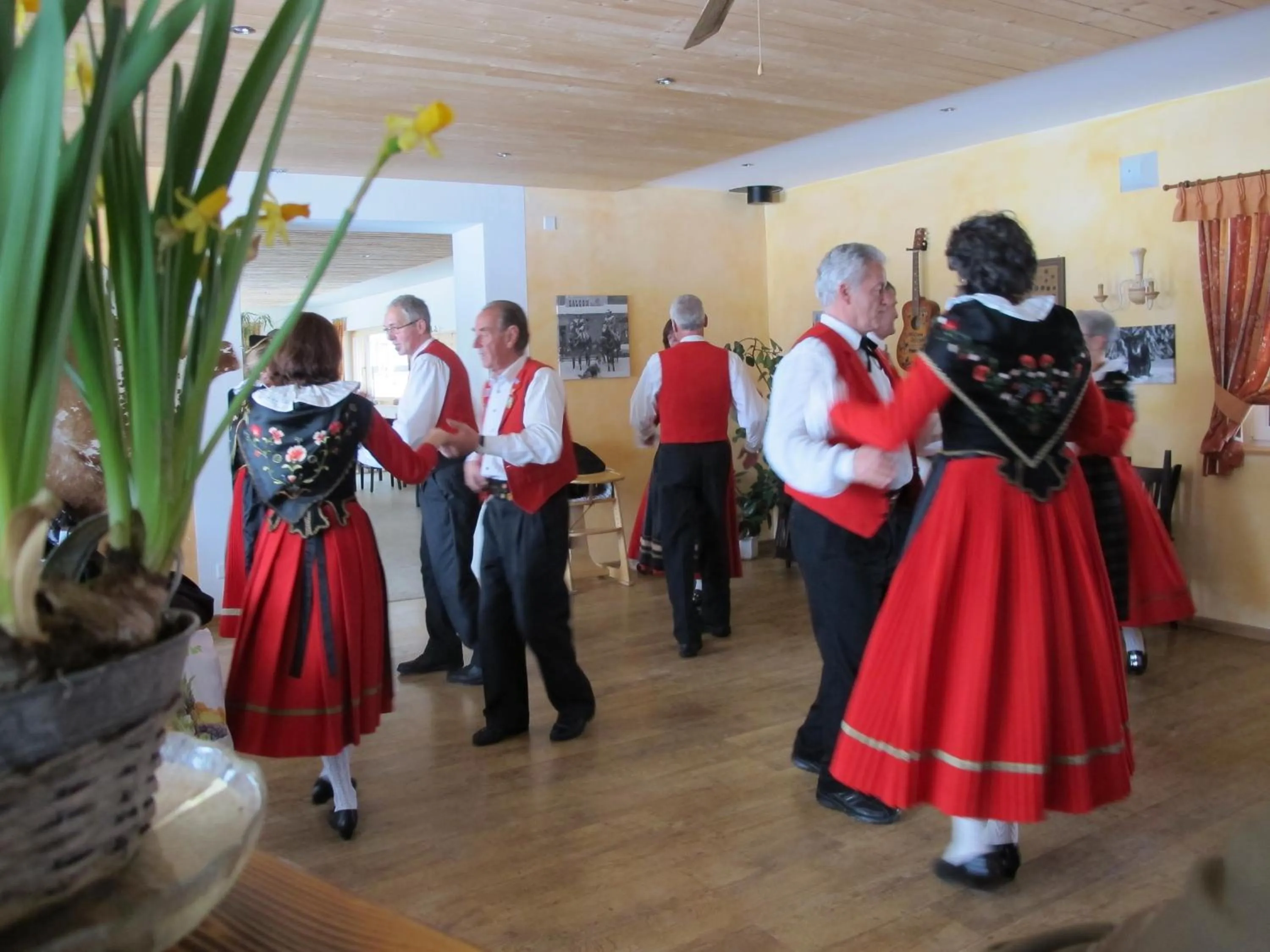 Evening entertainment in Reitstall und Saloon San Jon