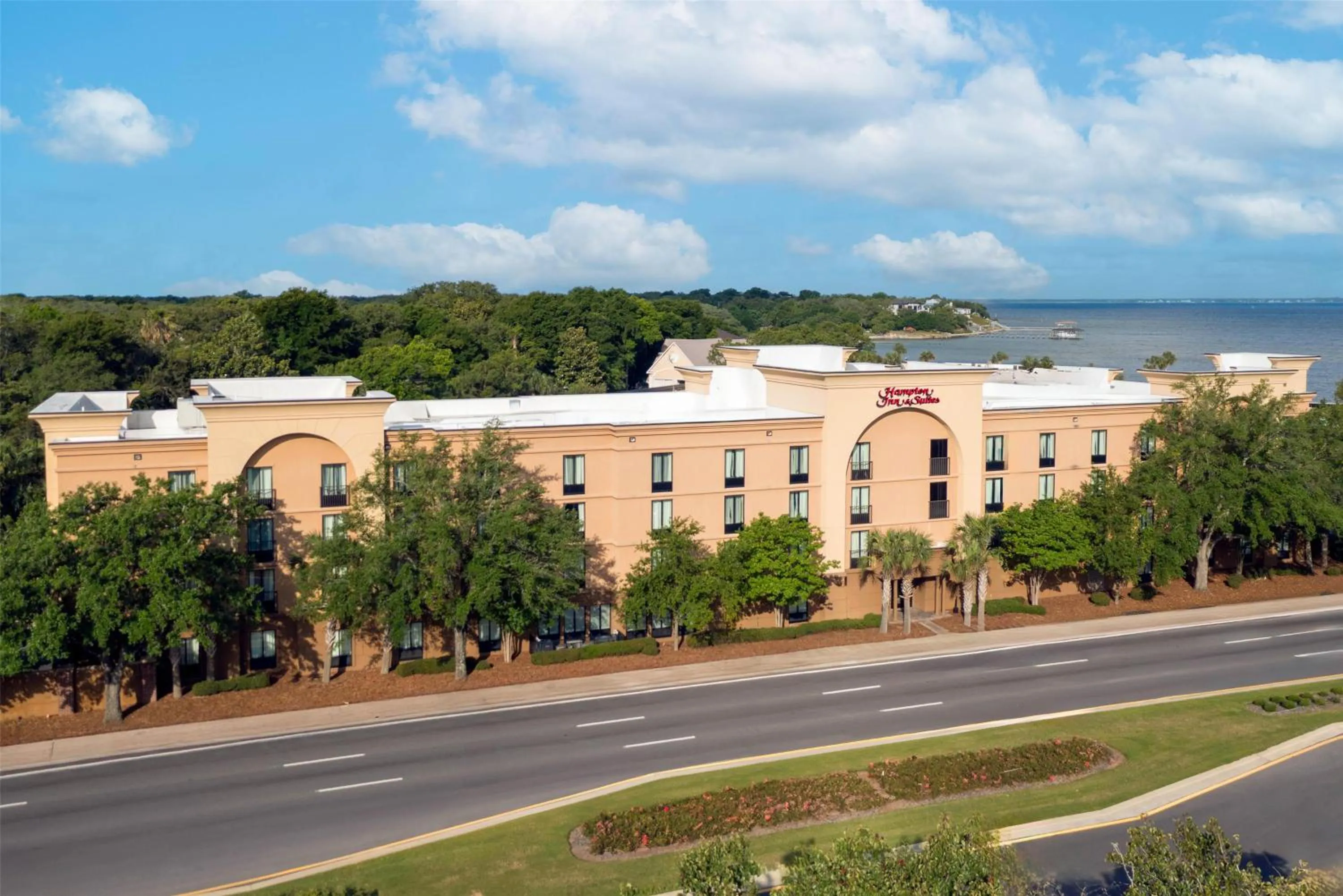 Property building in Hampton Inn & Suites Pensacola/Gulf Breeze