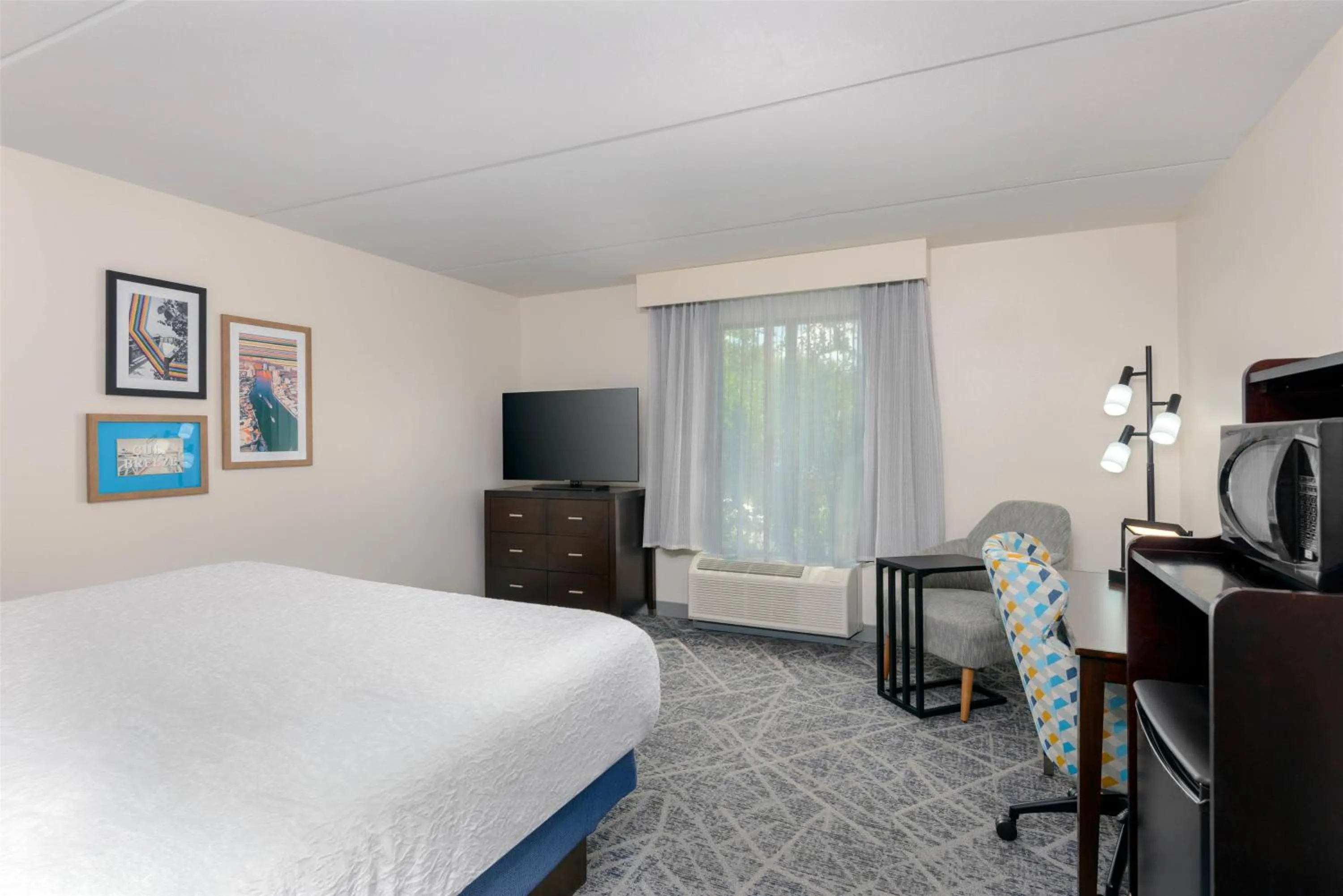 Bed in Hampton Inn & Suites Pensacola/Gulf Breeze