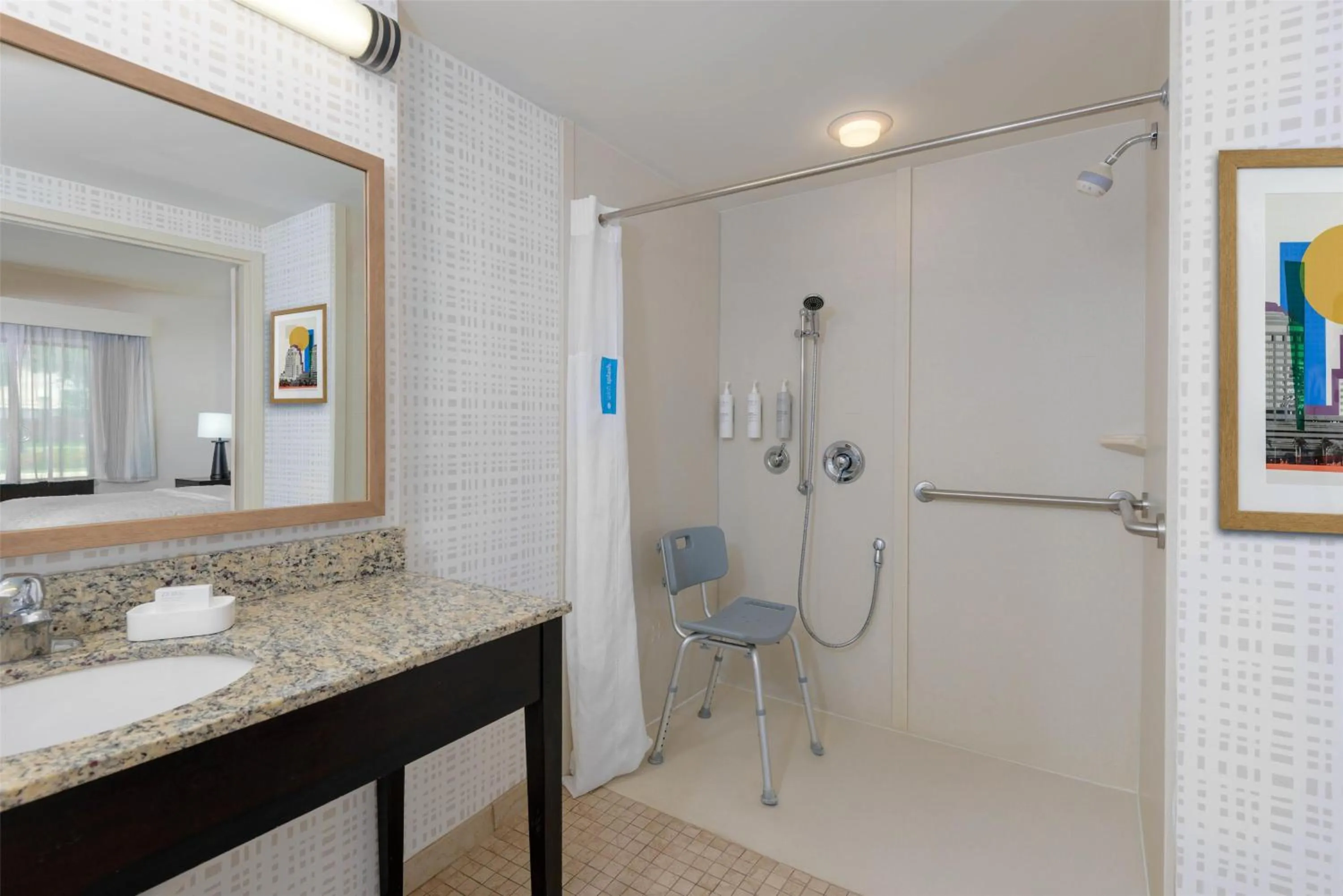 Bathroom in Hampton Inn & Suites Pensacola/Gulf Breeze