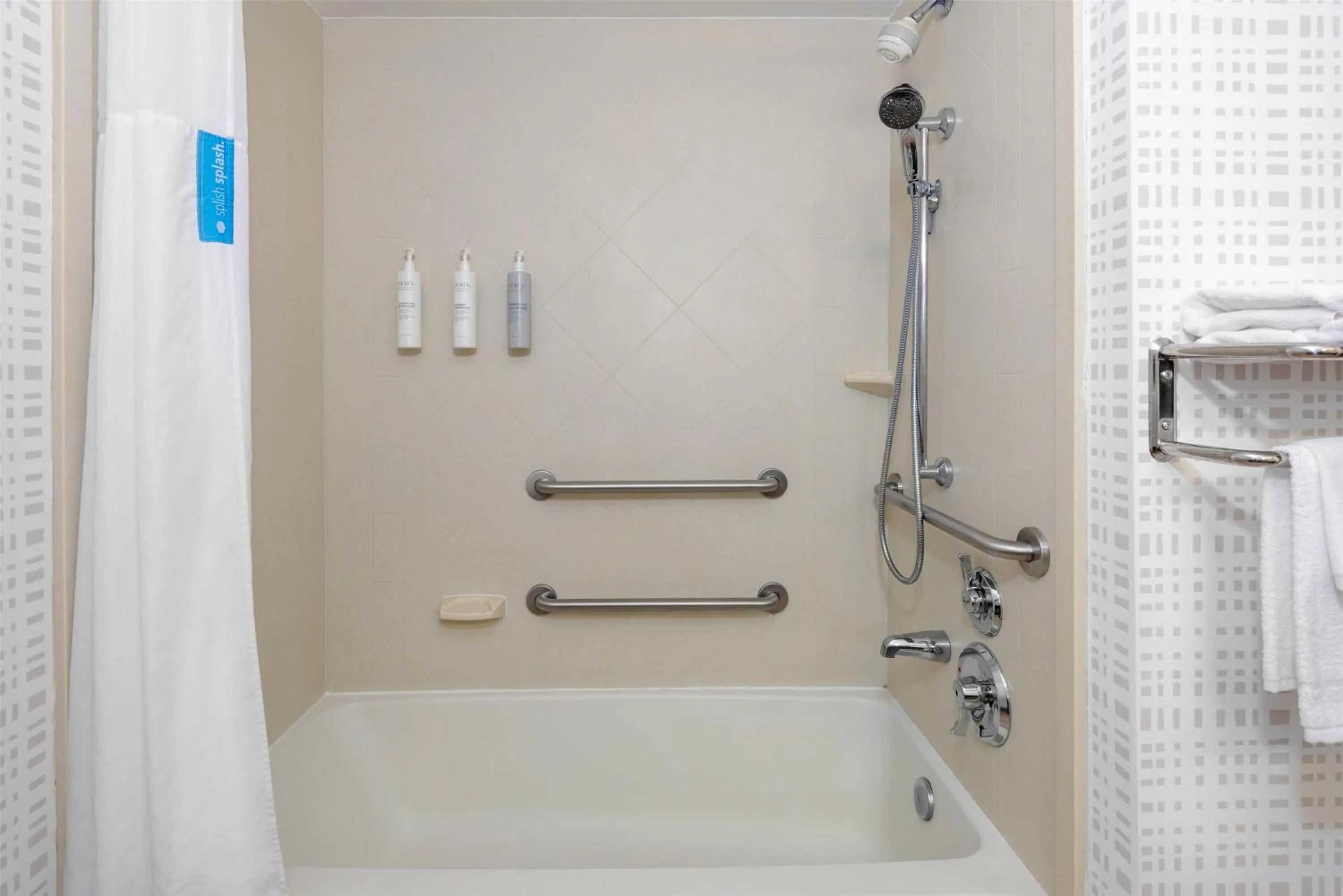 Bathroom in Hampton Inn & Suites Pensacola/Gulf Breeze