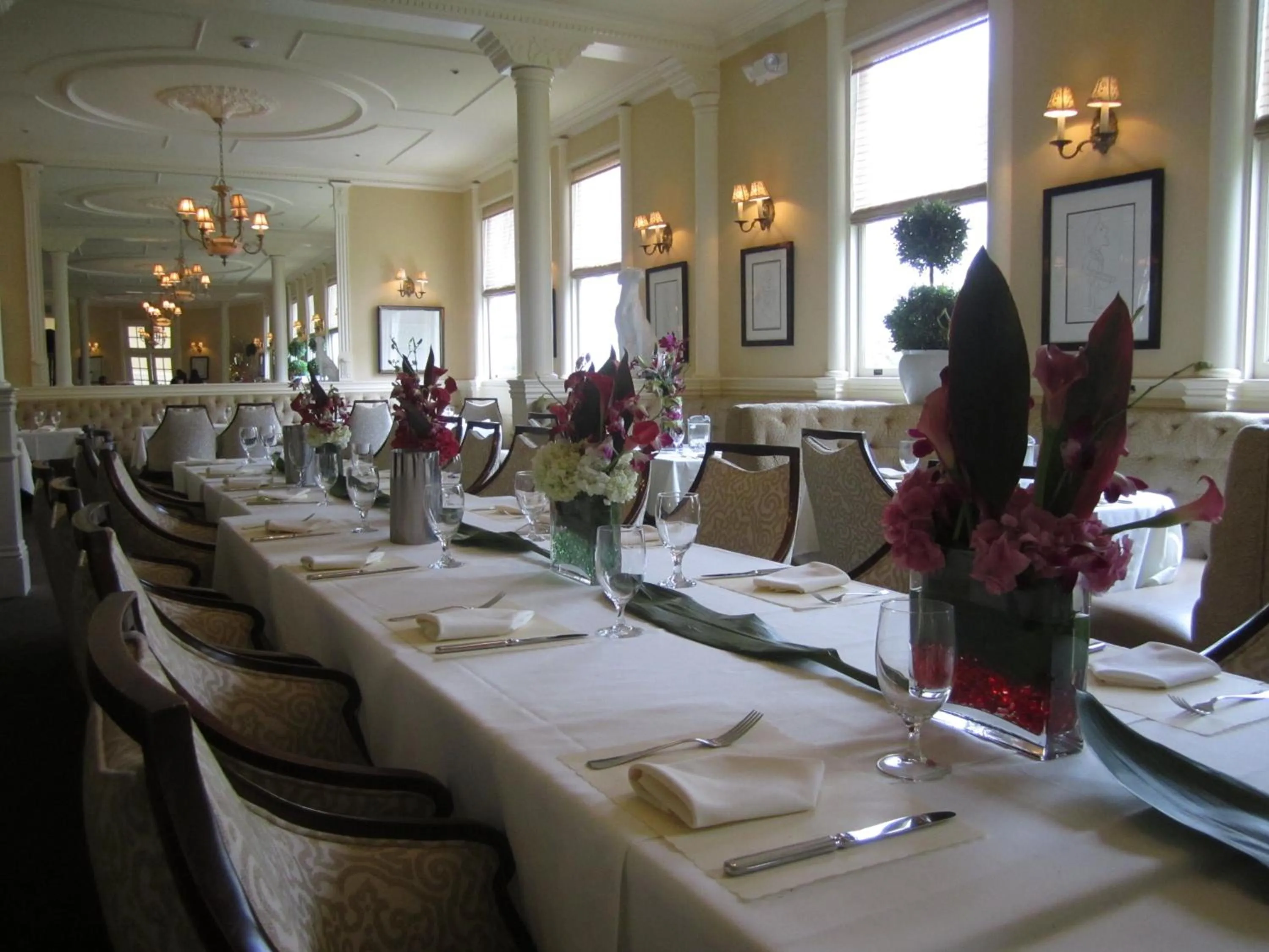 Restaurant/places to eat in Hotel Majestic