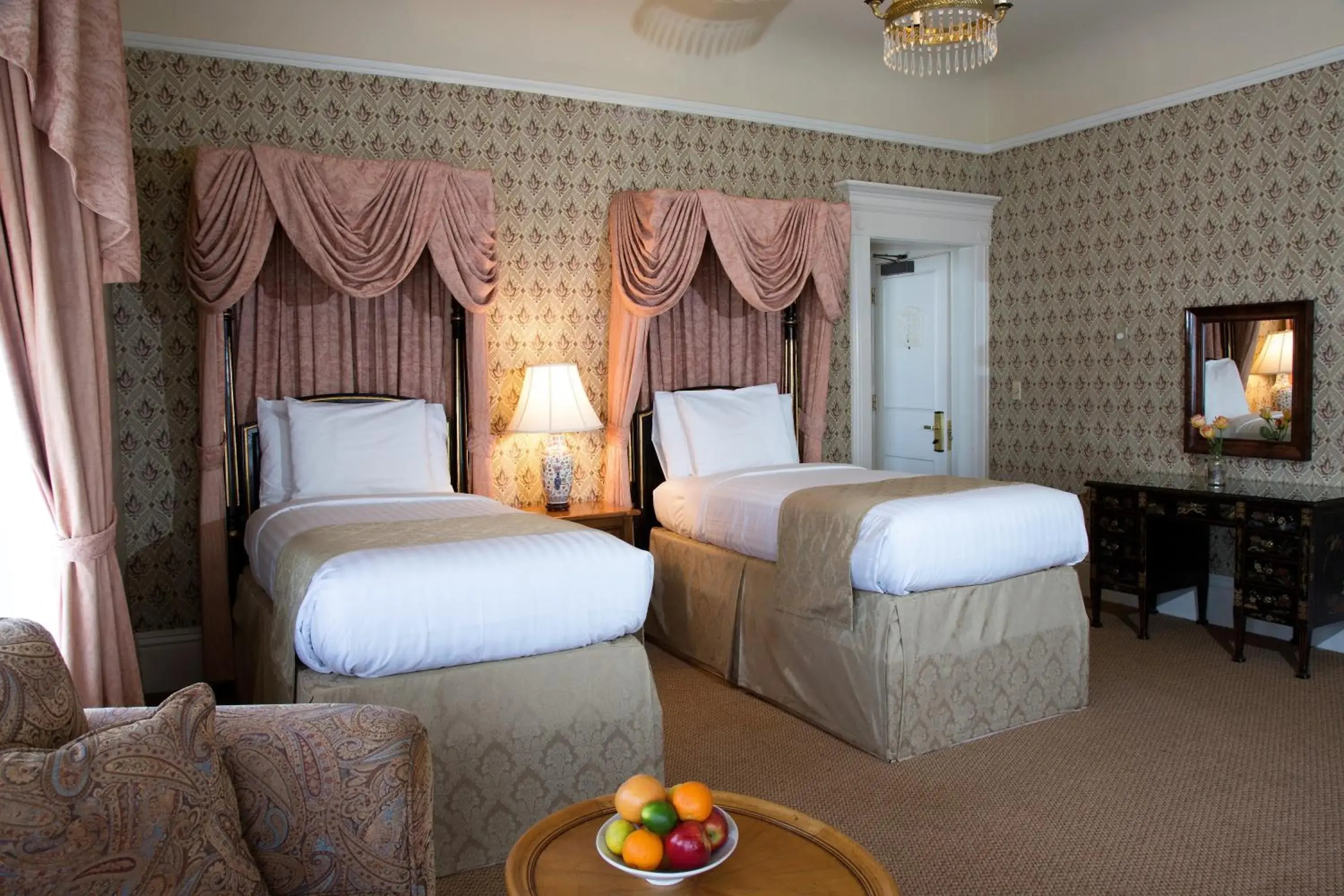 Deluxe Twin Room in Hotel Majestic Deluxe Twin Room in Hotel Majestic