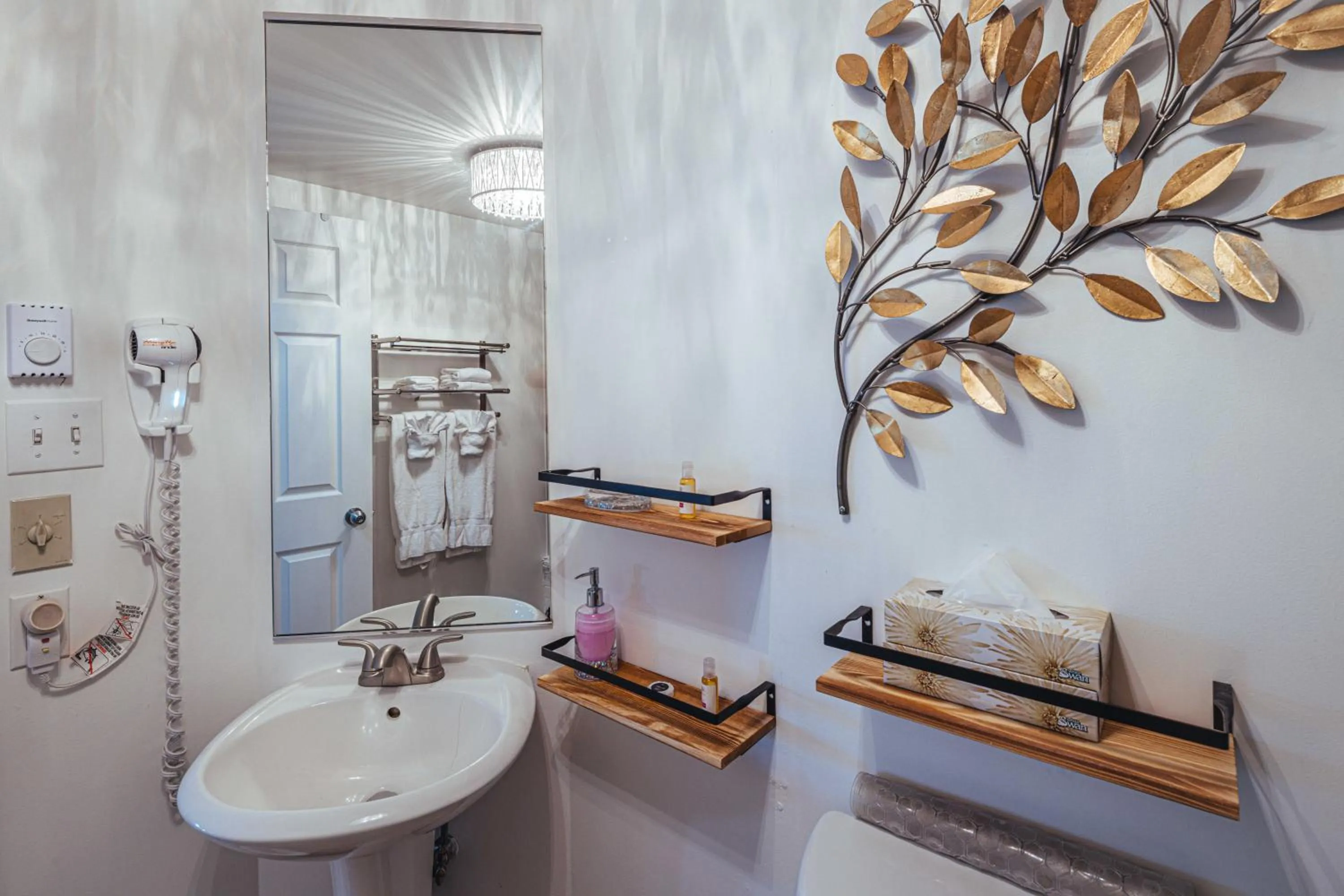 Bathroom in Motel le Point de Vue