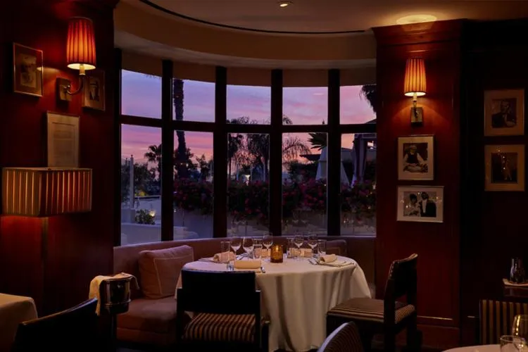 Restaurant/places to eat in Sunset Tower Hotel