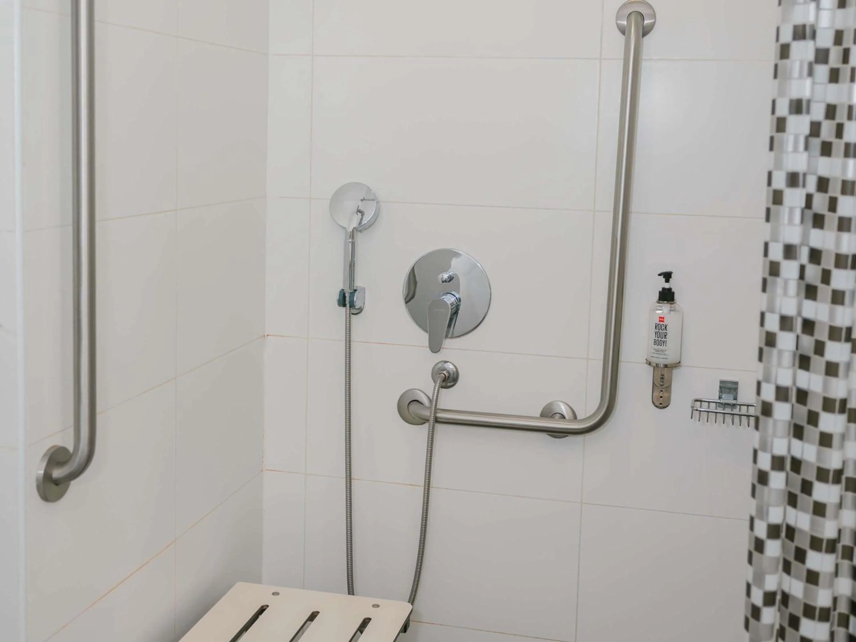 Bedroom in ibis Trujillo