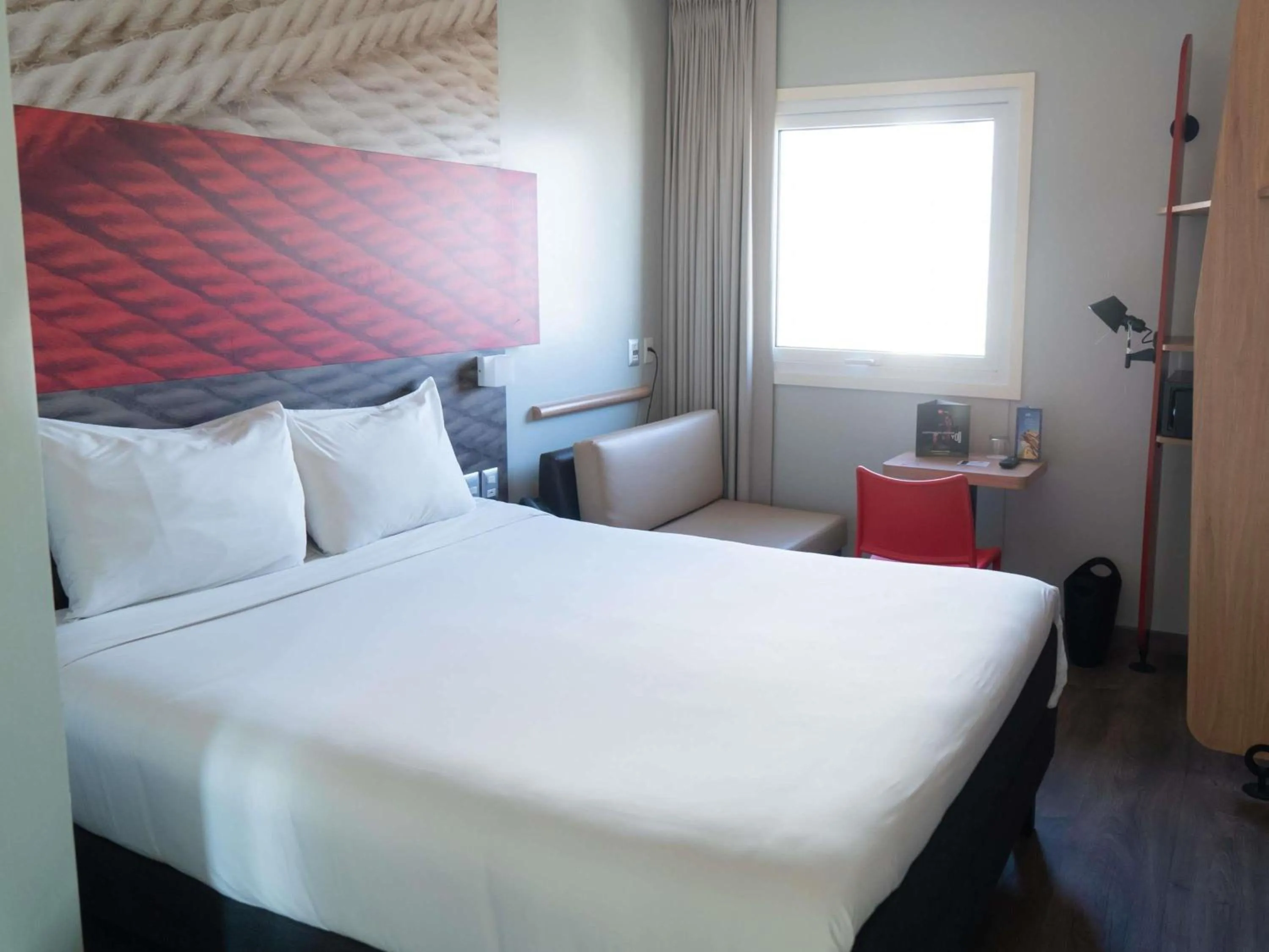 Bedroom, Bed in ibis Trujillo