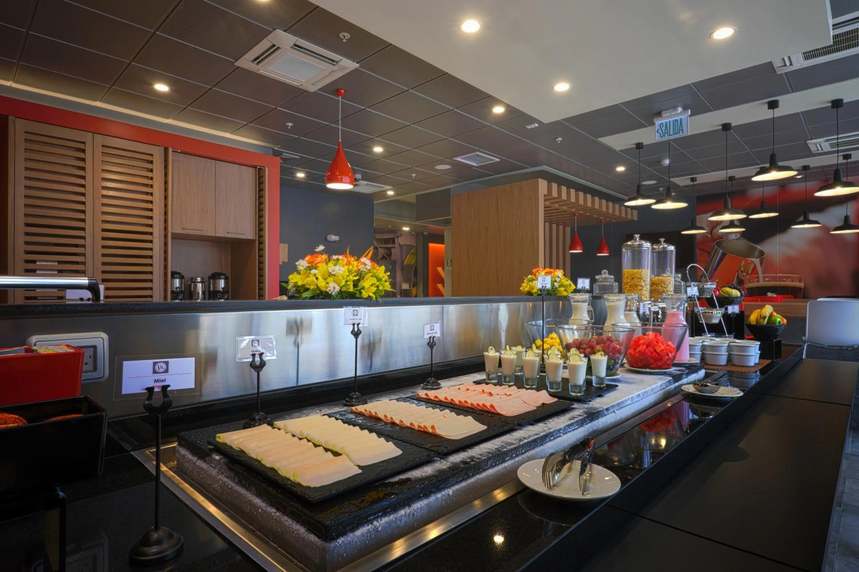 Restaurant/places to eat in ibis Trujillo