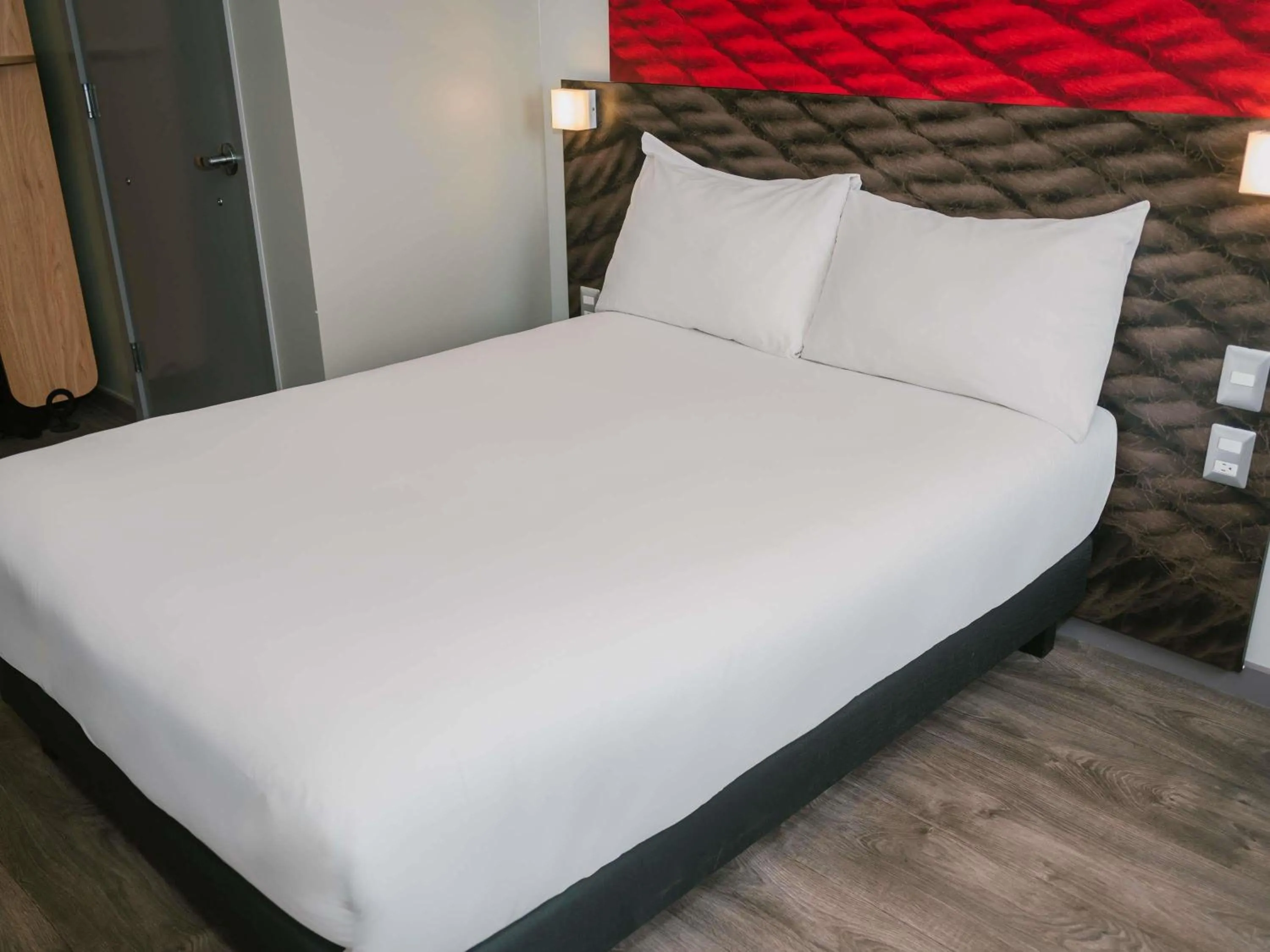 Bedroom, Bed in ibis Trujillo