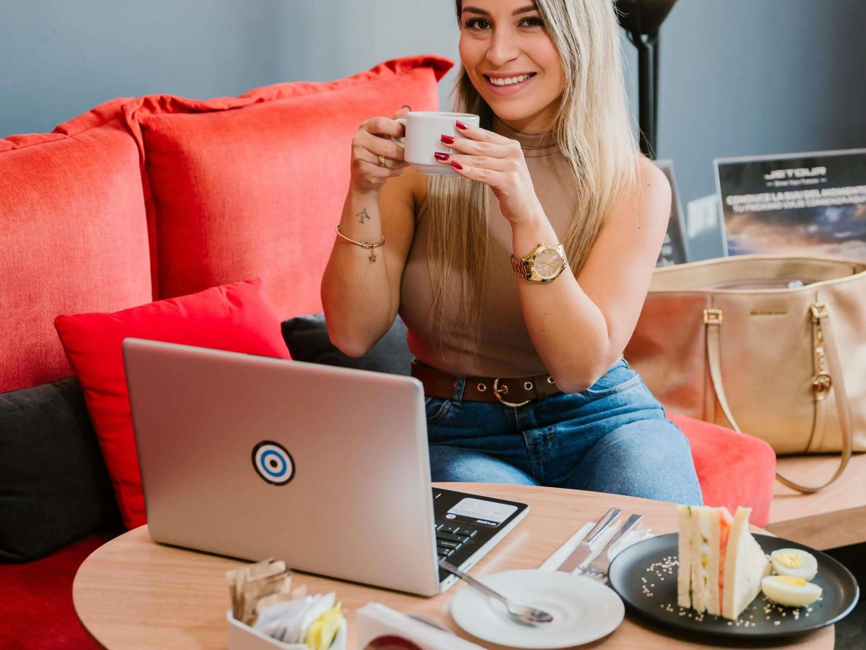 Lounge or bar in ibis Trujillo