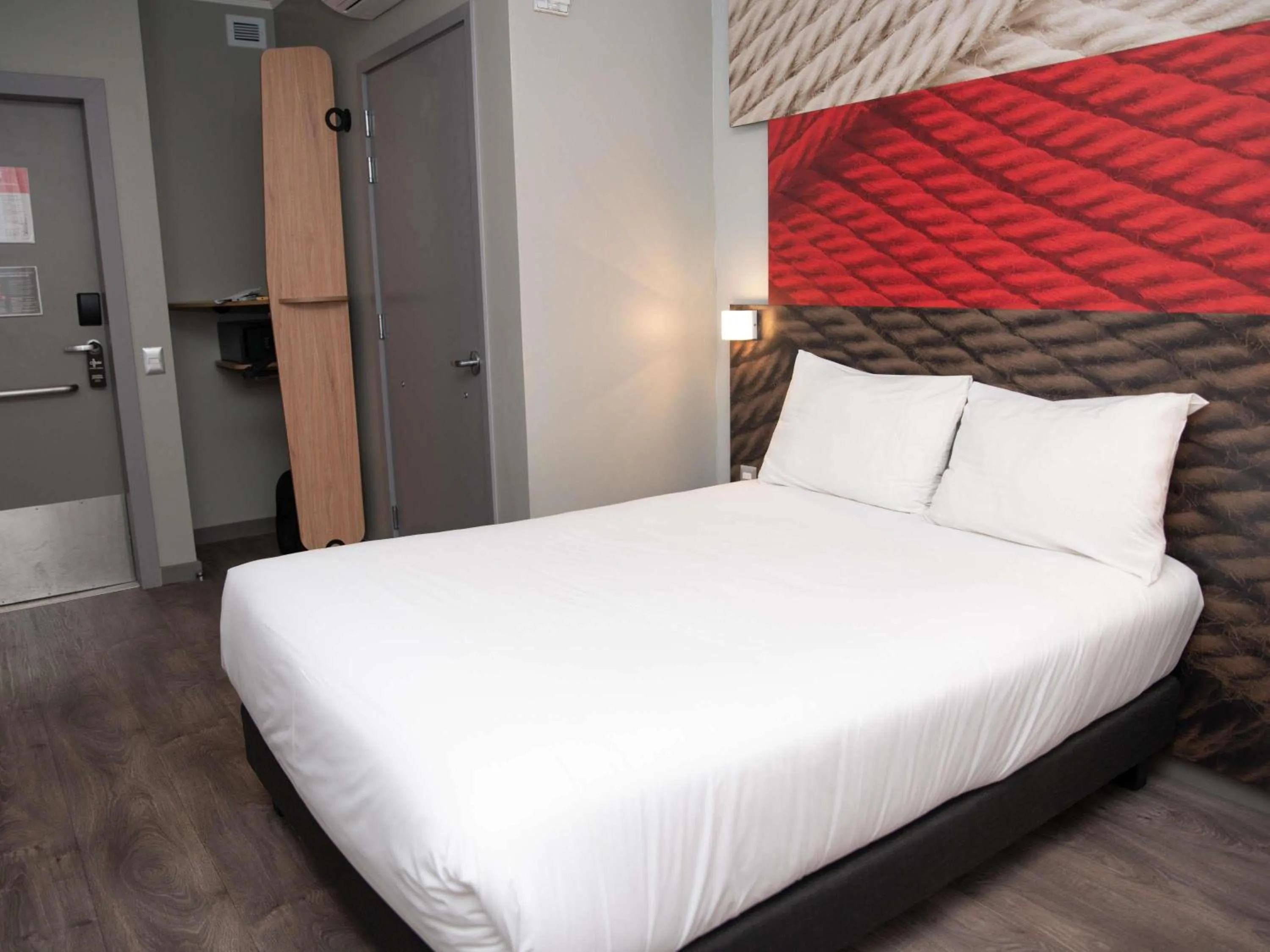 Bedroom, Bed in ibis Trujillo