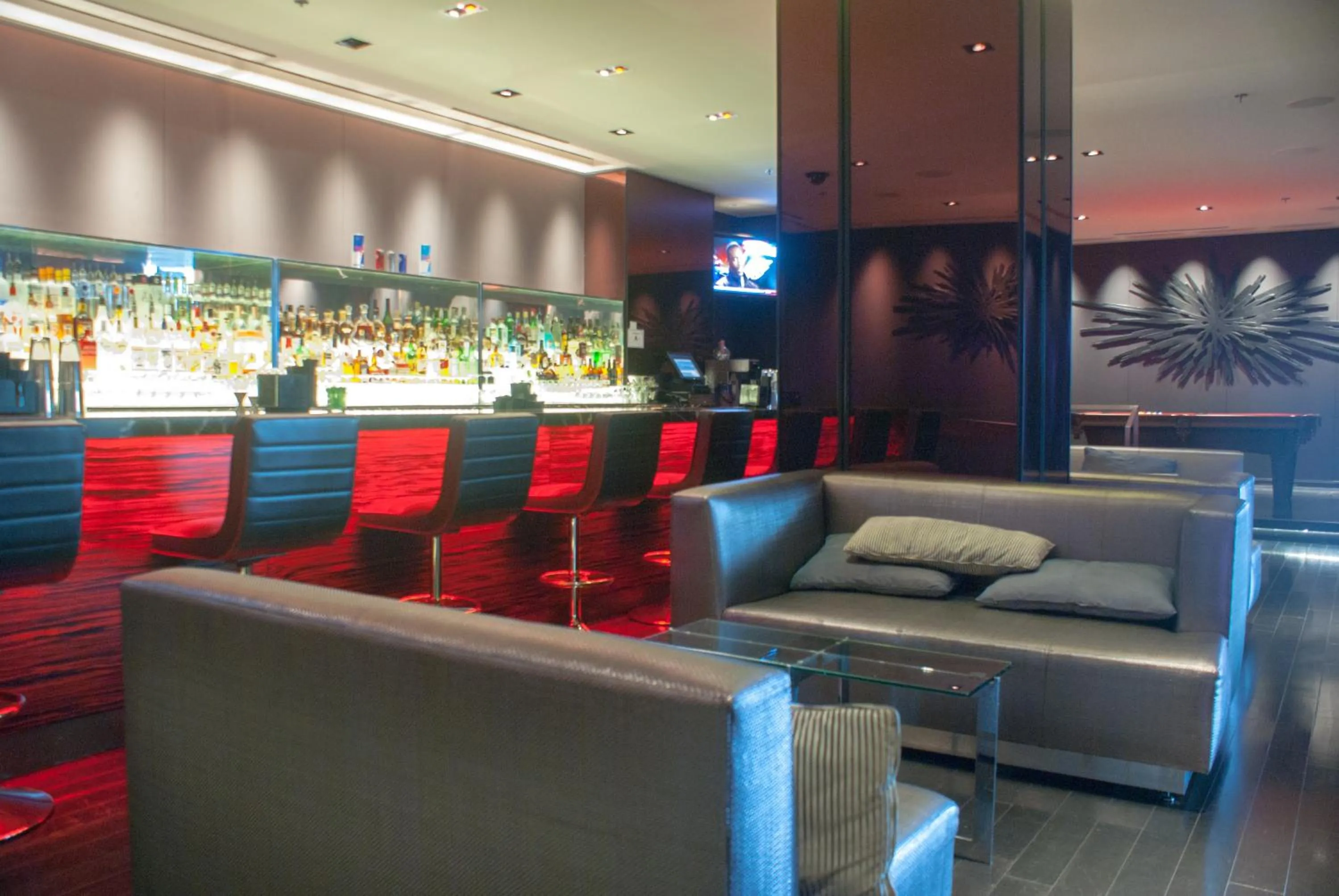 Restaurant/places to eat in Palms Place Hotel and Spa