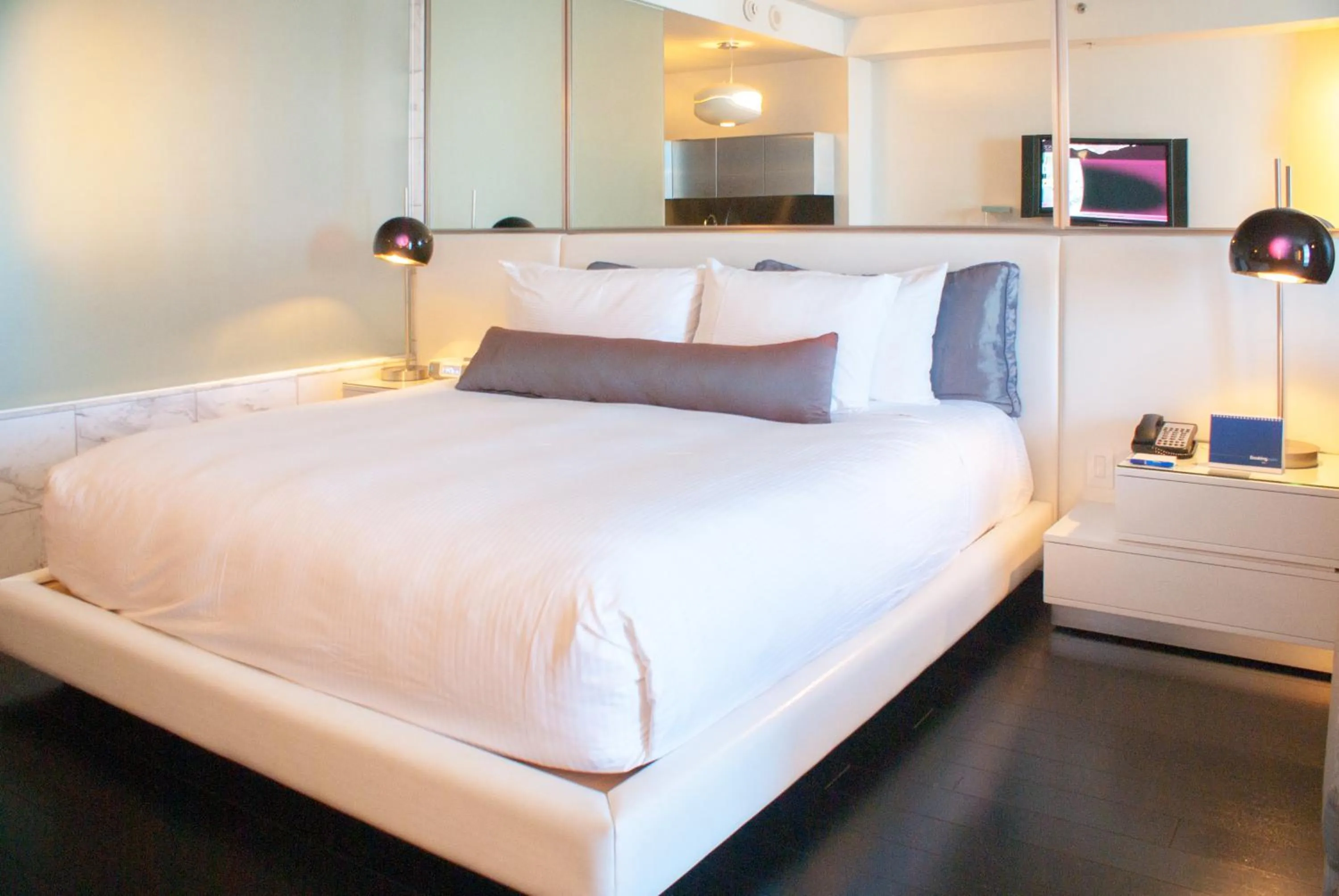 Bedroom, Bed in Palms Place Hotel and Spa