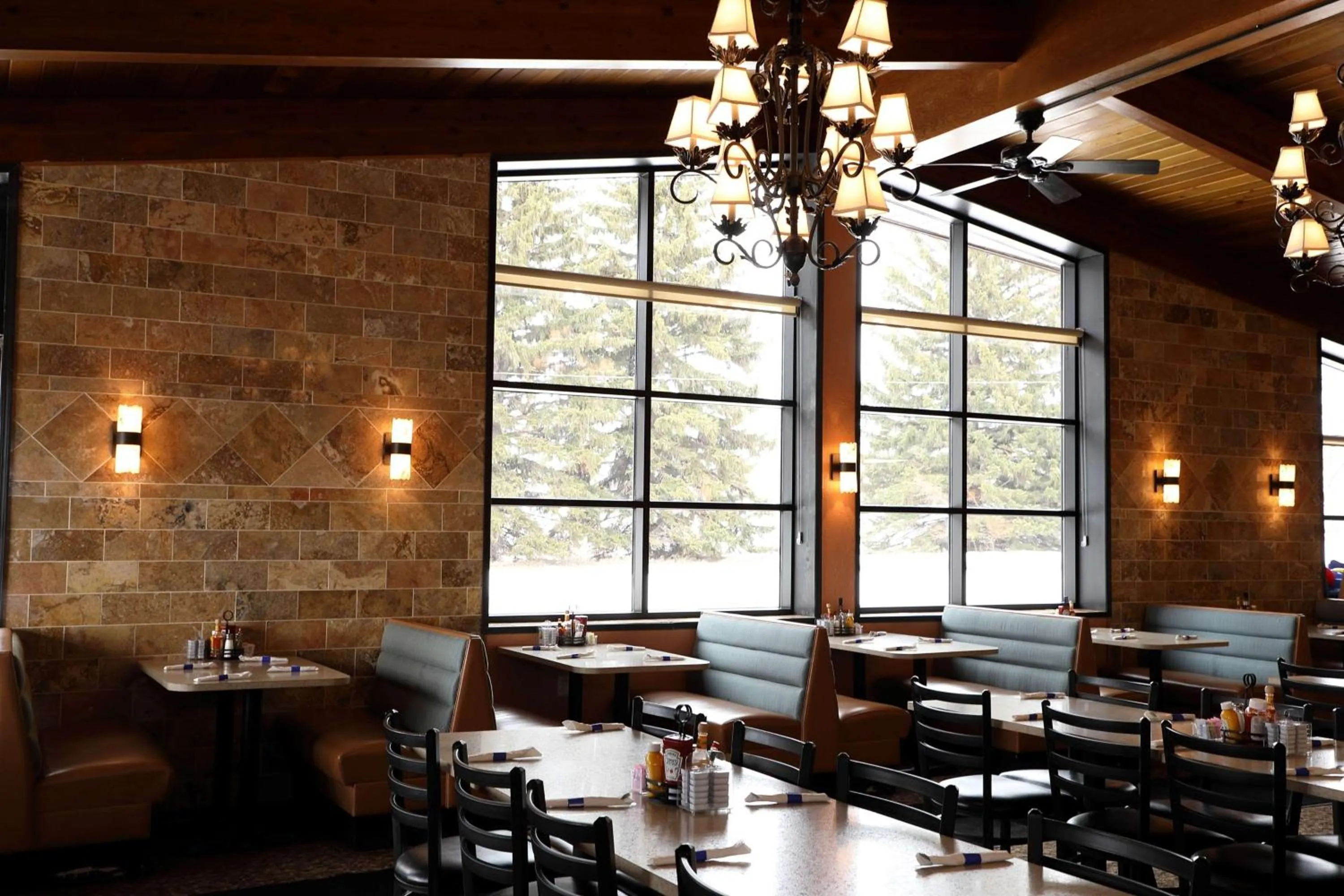 Restaurant/places to eat in Northern Lights Inn Rugby