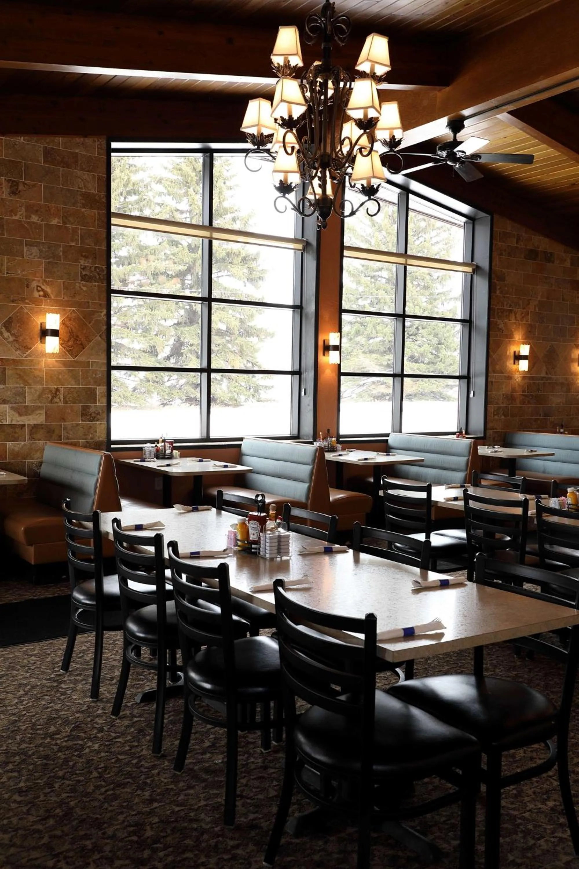 Restaurant/places to eat in Northern Lights Inn Rugby