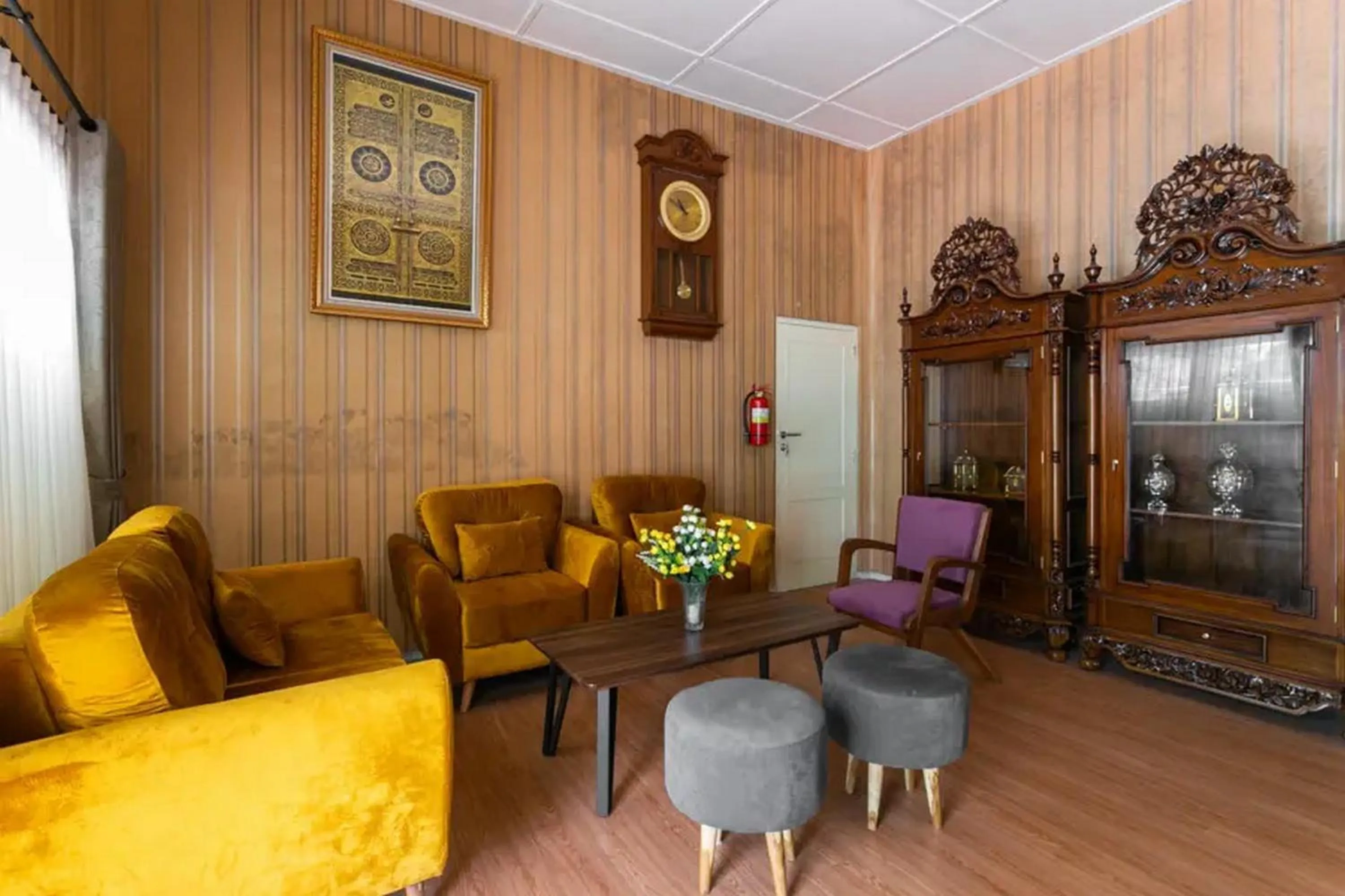 Living room in RedDoorz Syariah near Titik Nol Yogyakarta