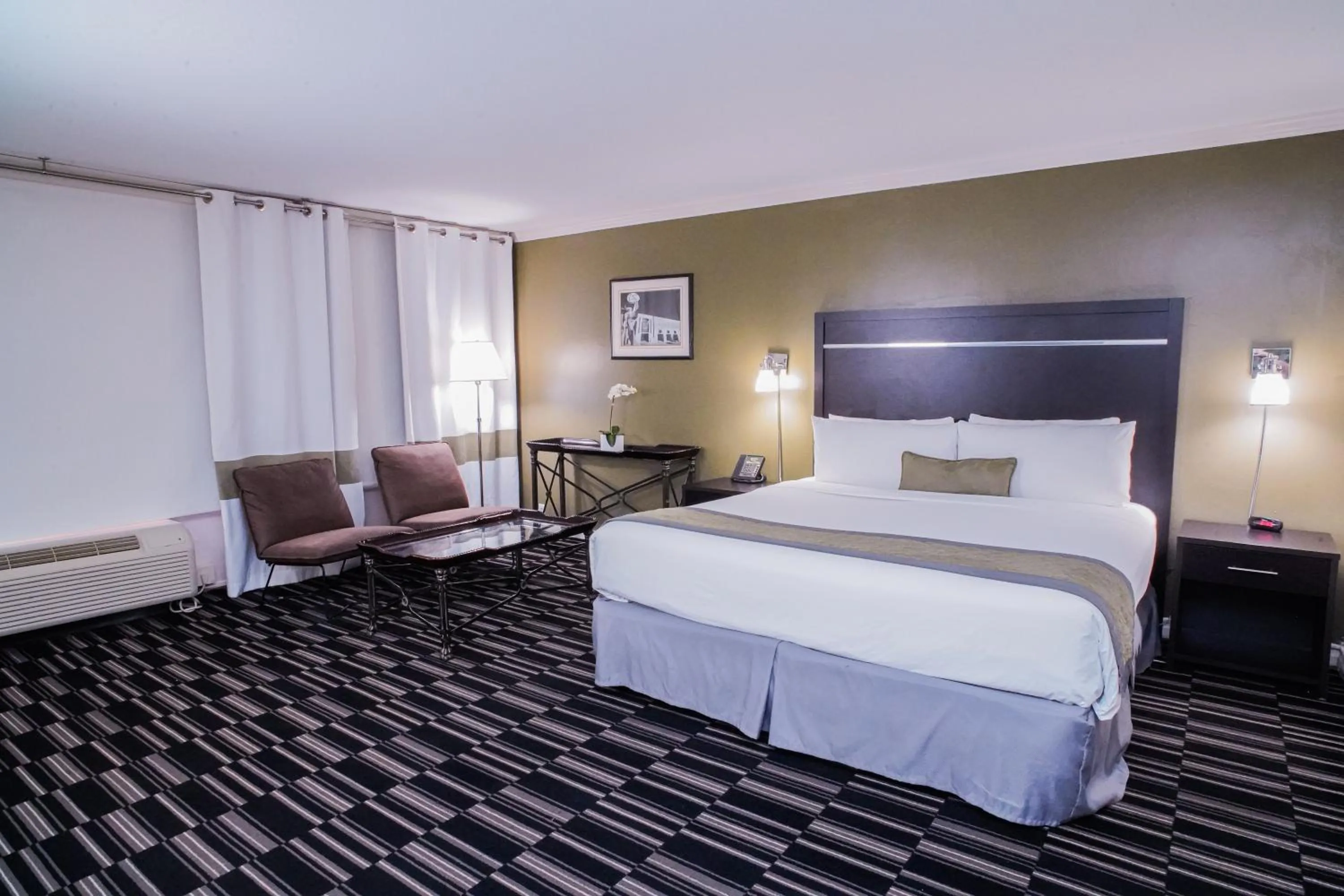 Bed in Uptown Oasis San Jose Airport & Silicon Valley