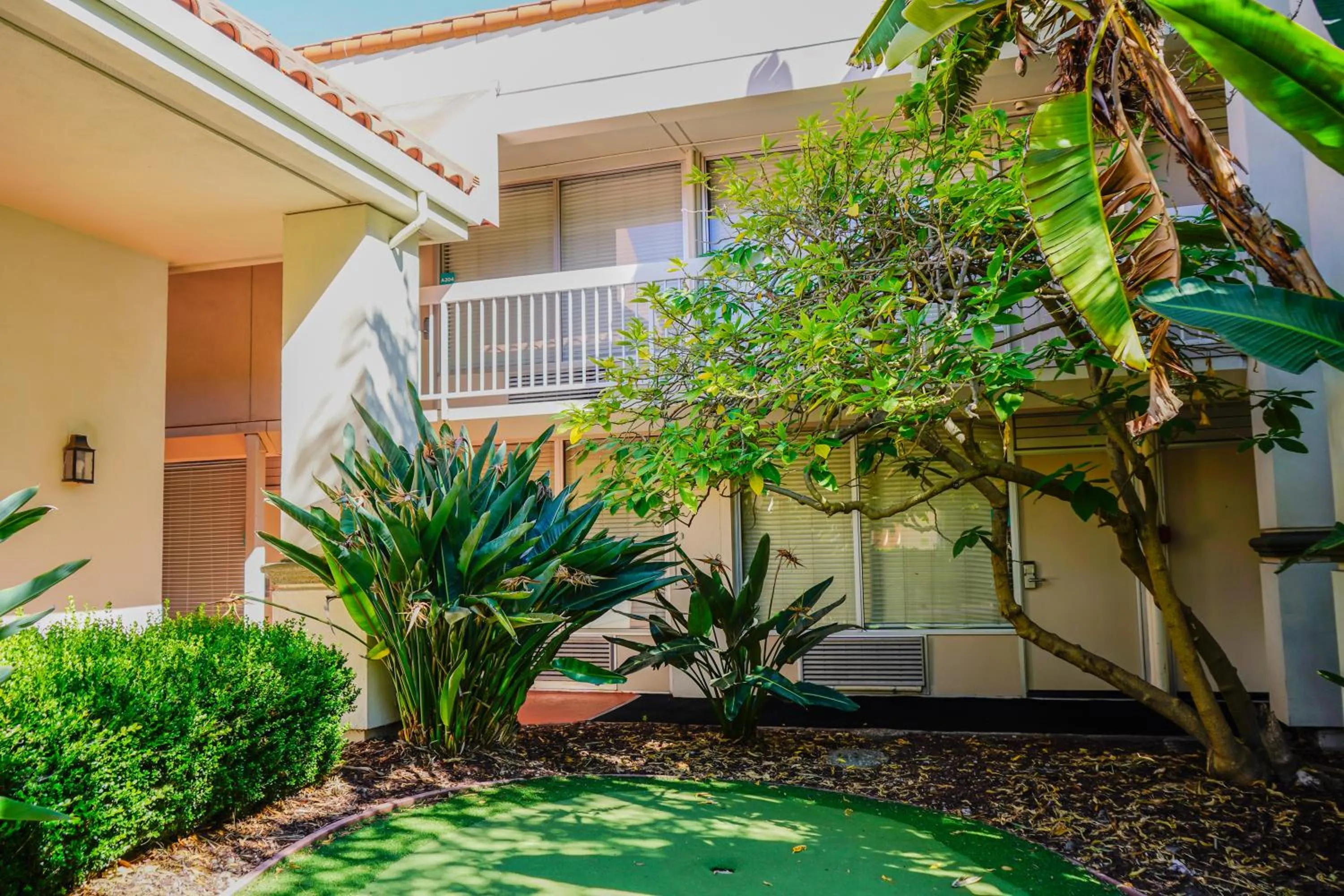 Property building in Uptown Oasis San Jose Airport & Silicon Valley