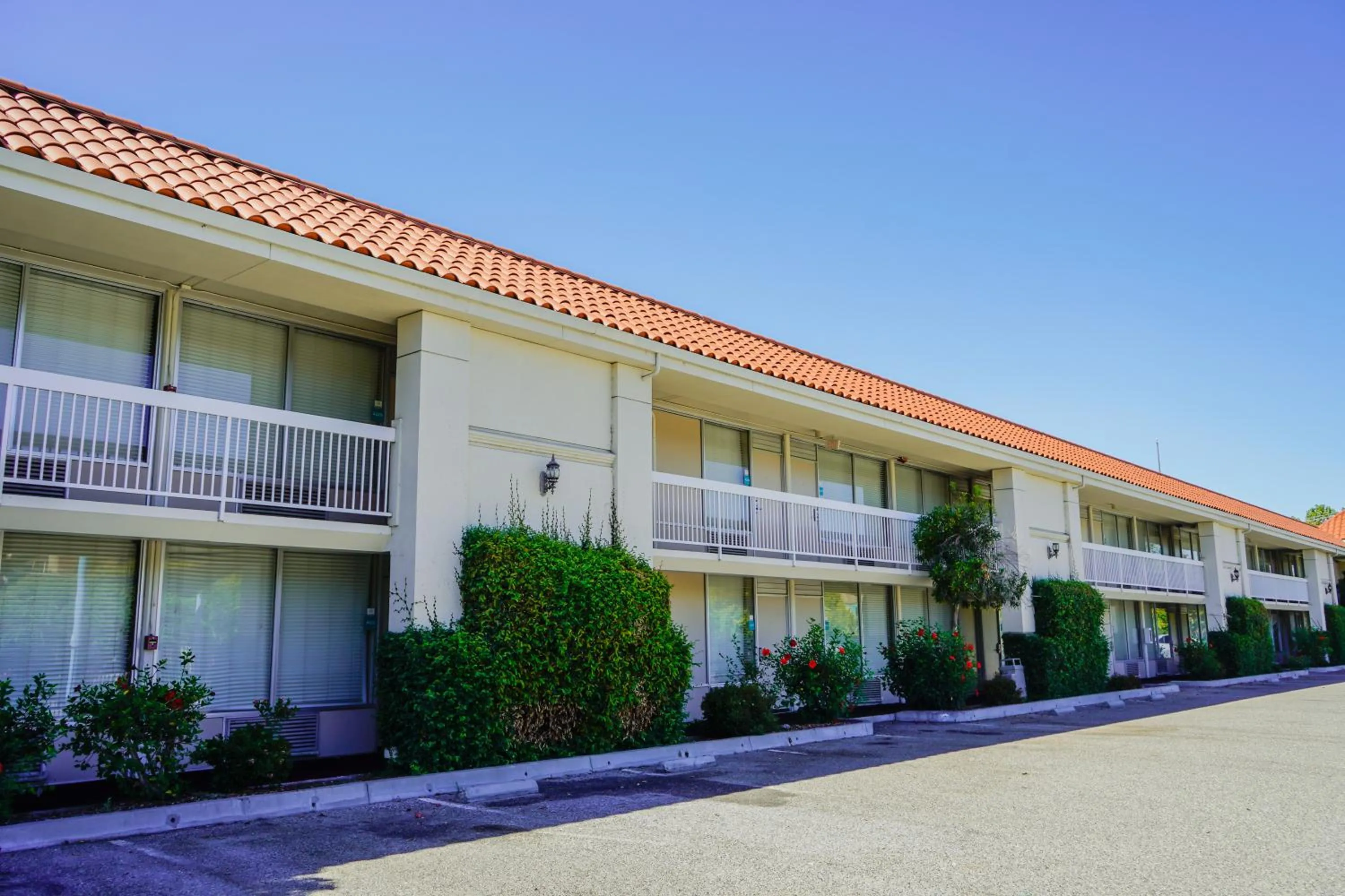 Property building in Uptown Oasis San Jose Airport & Silicon Valley