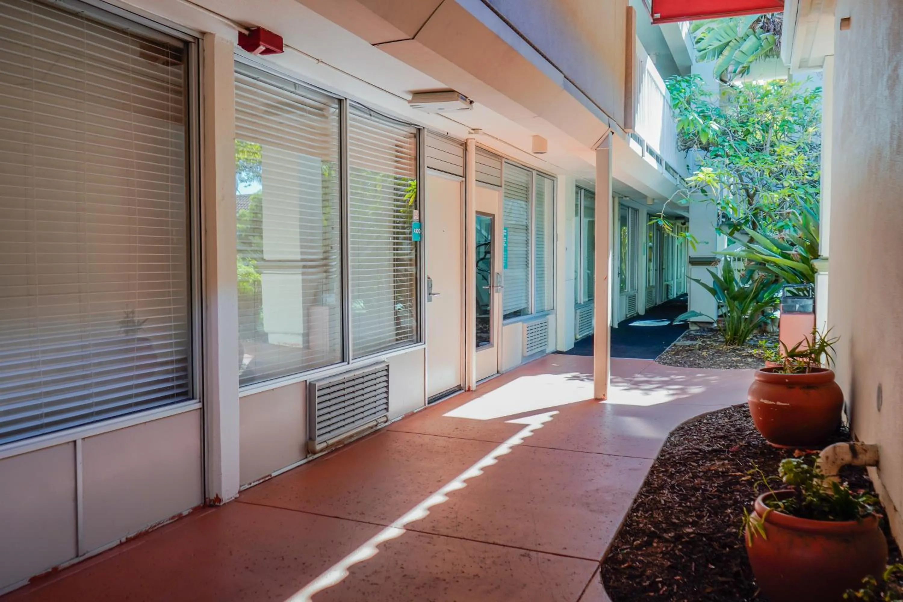 Property building in Uptown Oasis San Jose Airport & Silicon Valley