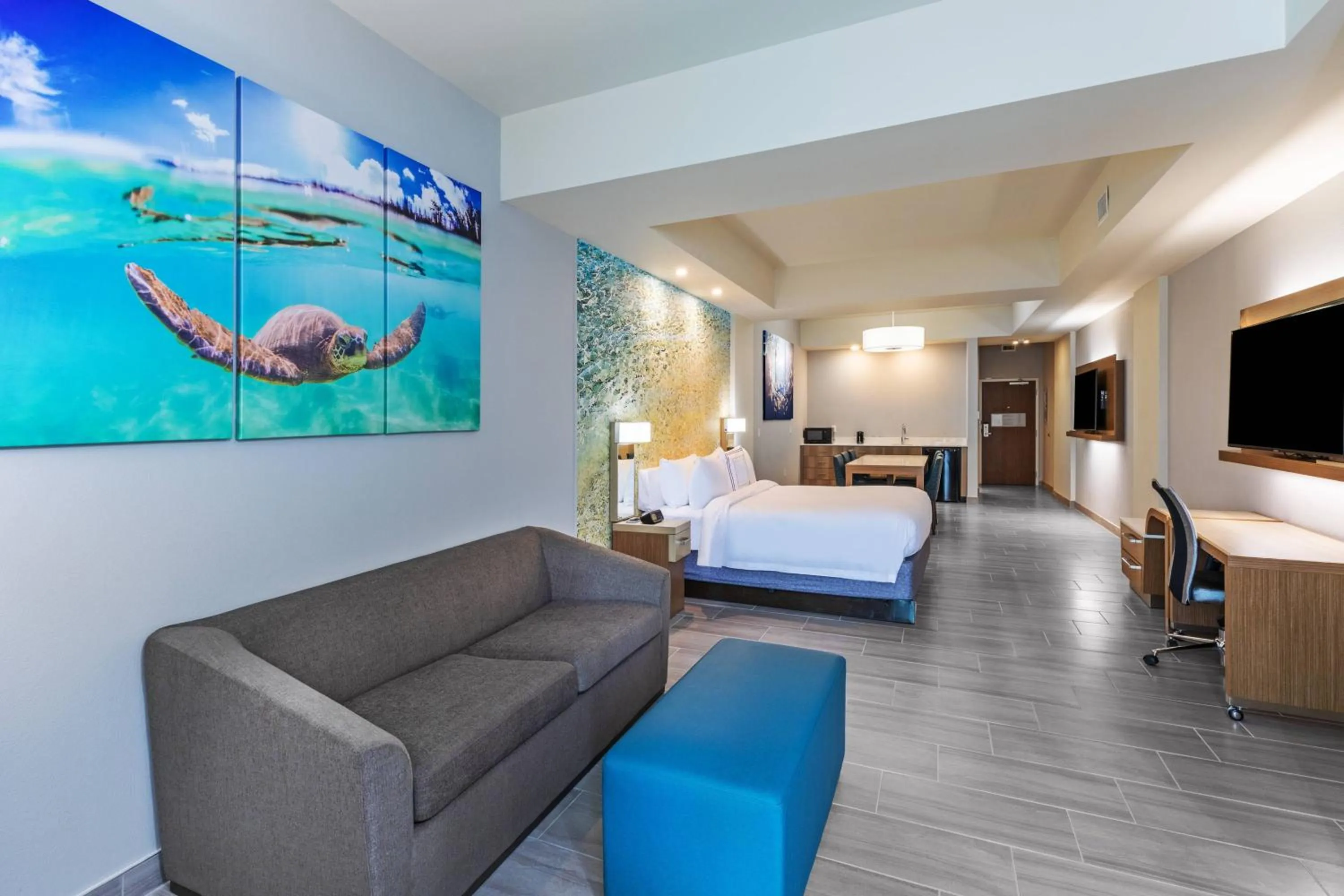 Swimming pool, Bed in Courtyard South Padre Island