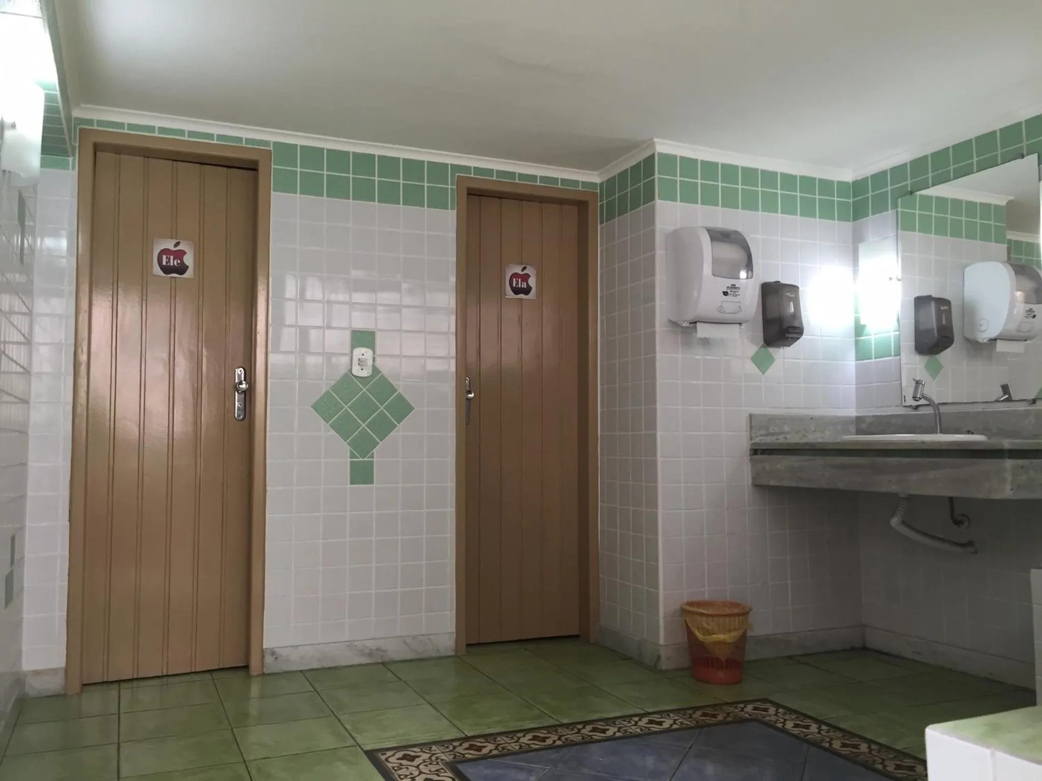 Steam room in Eden Praia Hotel