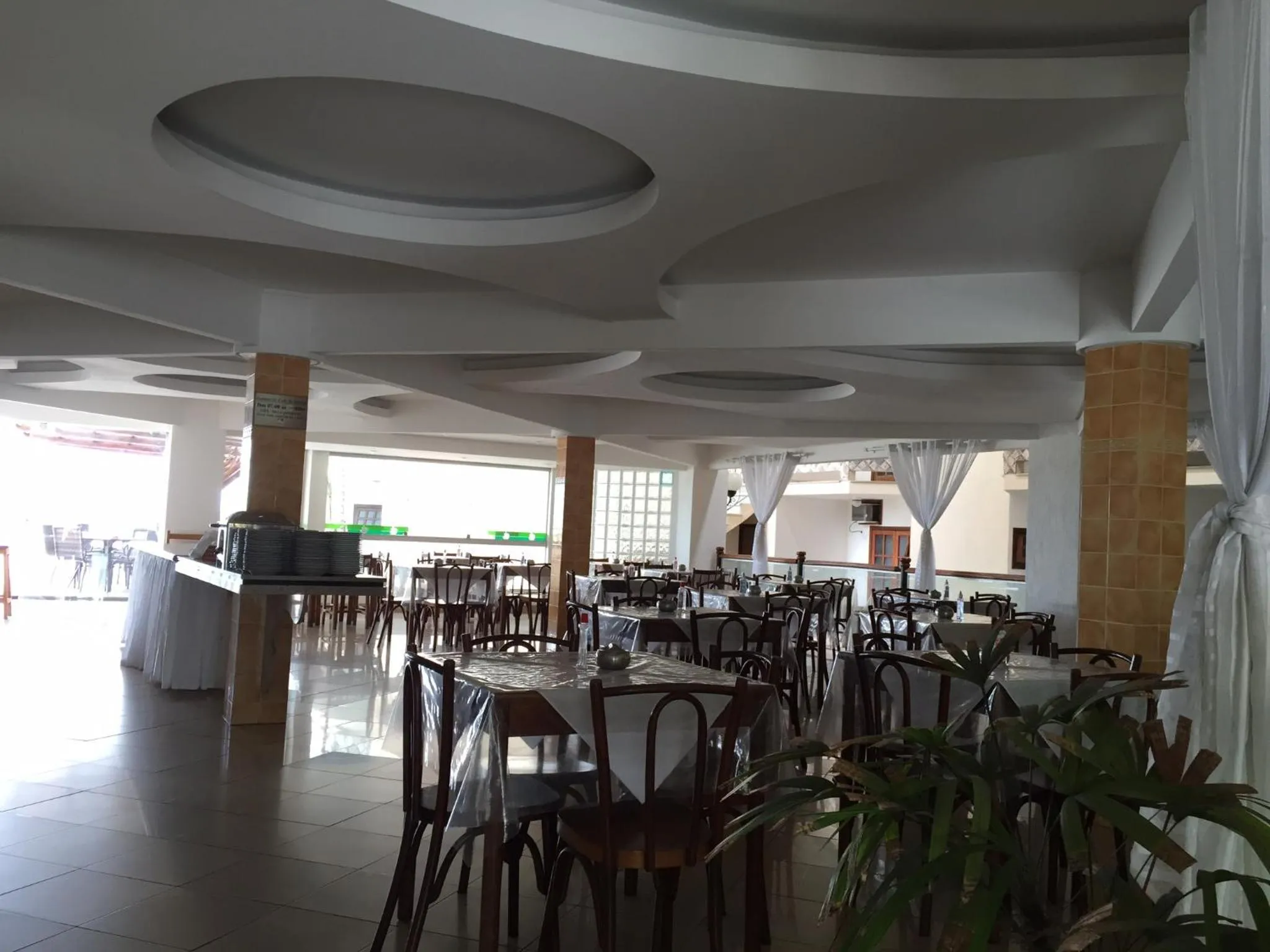 Restaurant/places to eat in Eden Praia Hotel