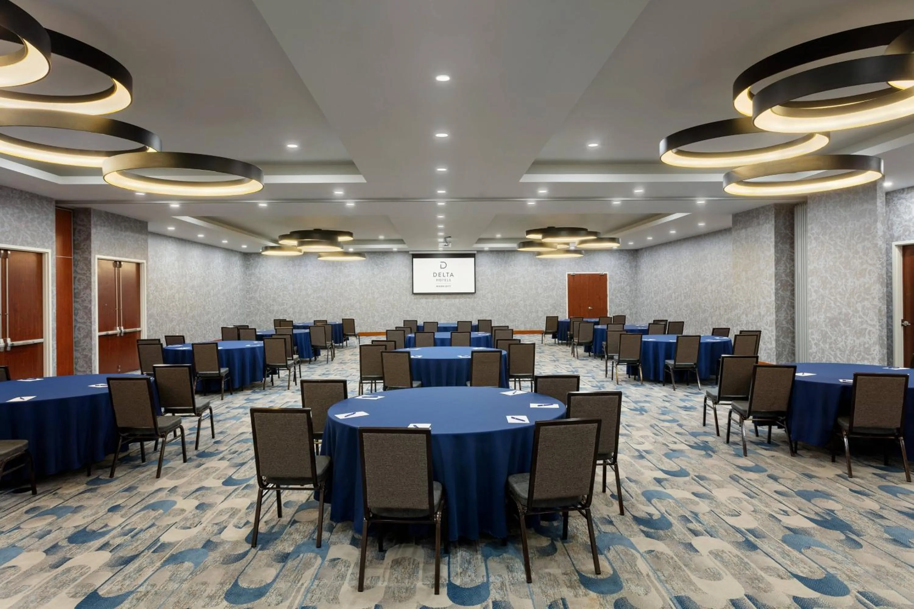 Meeting/conference room in Delta Hotels by Marriott Indianapolis Airport